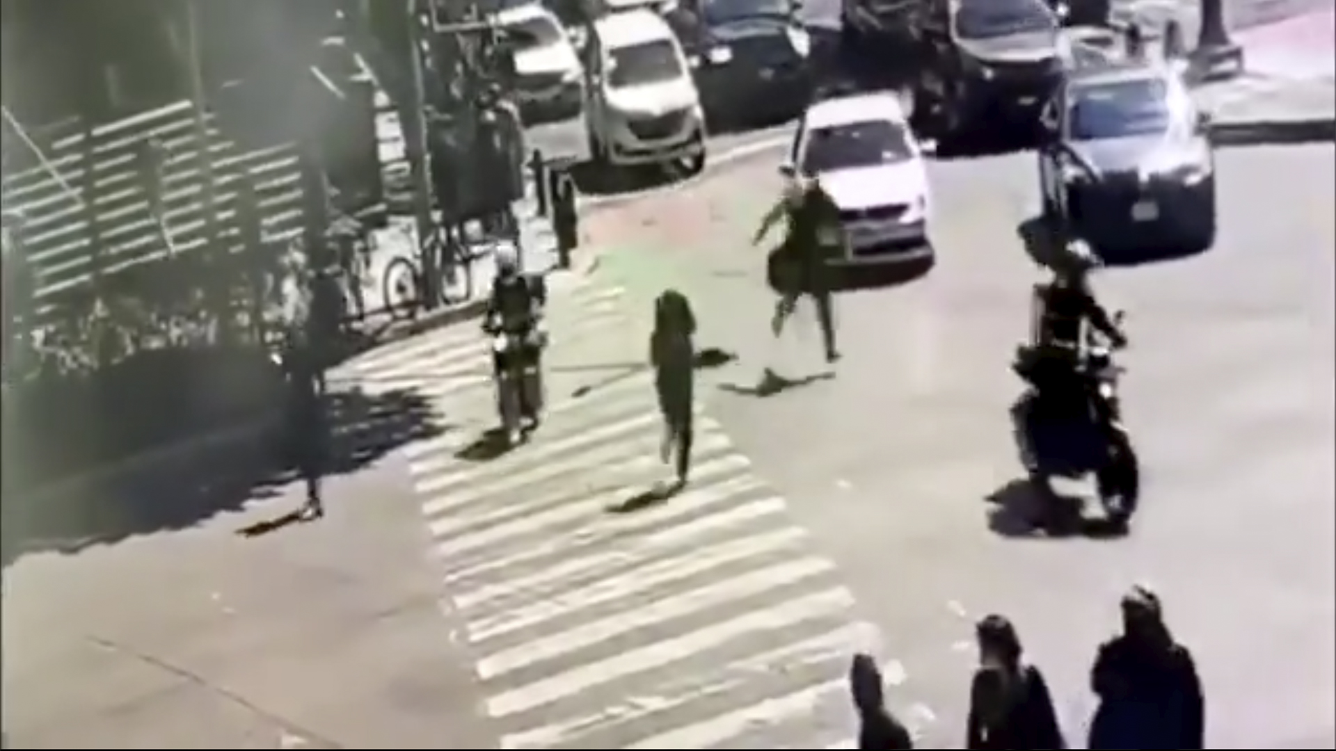 #Video Así fue la agresión a tiros afuera de juzgados en avenida Patriotismo