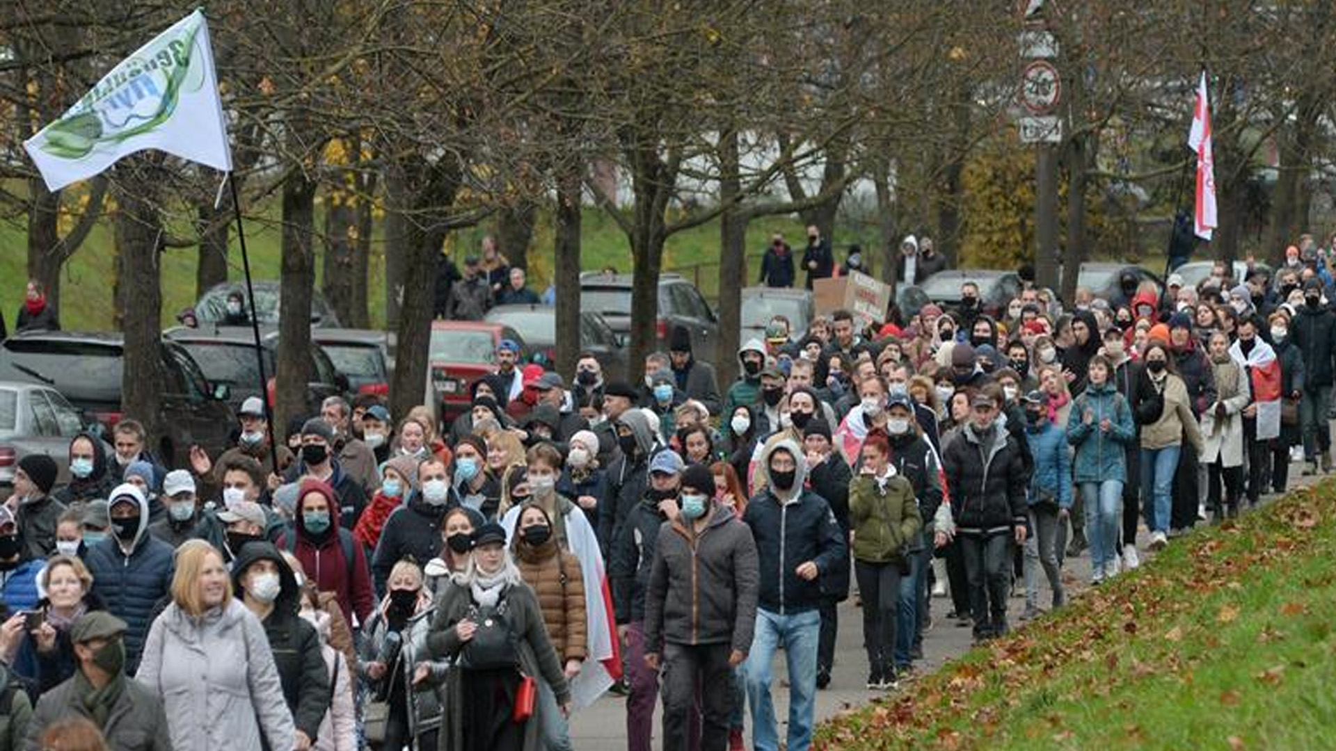 Miles de bielorrusos marchan contra Alexandr Lukashenko pese a amenazas de represión