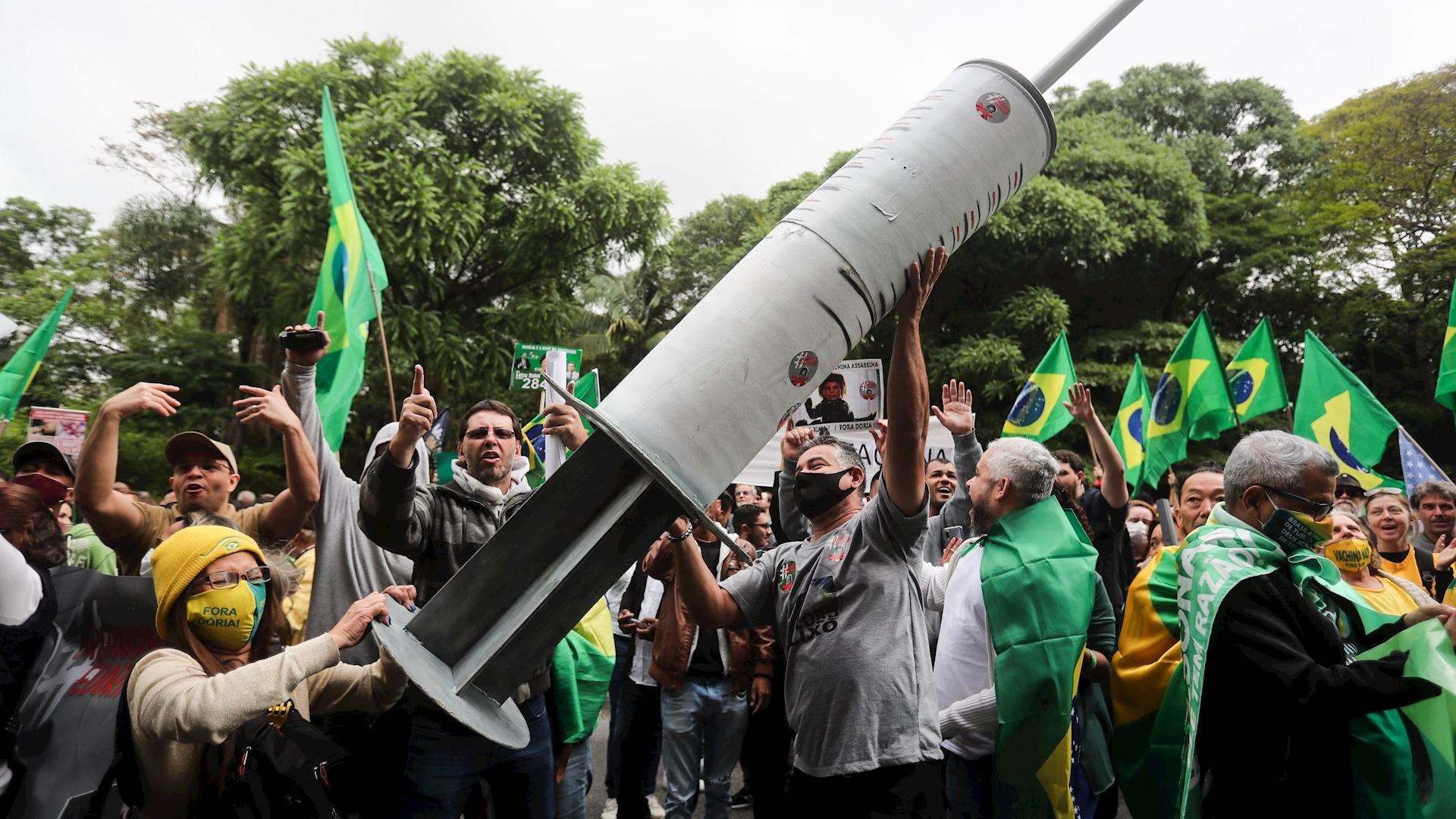 Simpatizantes de Bolsonaro protestan contra obligatoriedad de vacuna contra COVID-19 en Sao Paulo