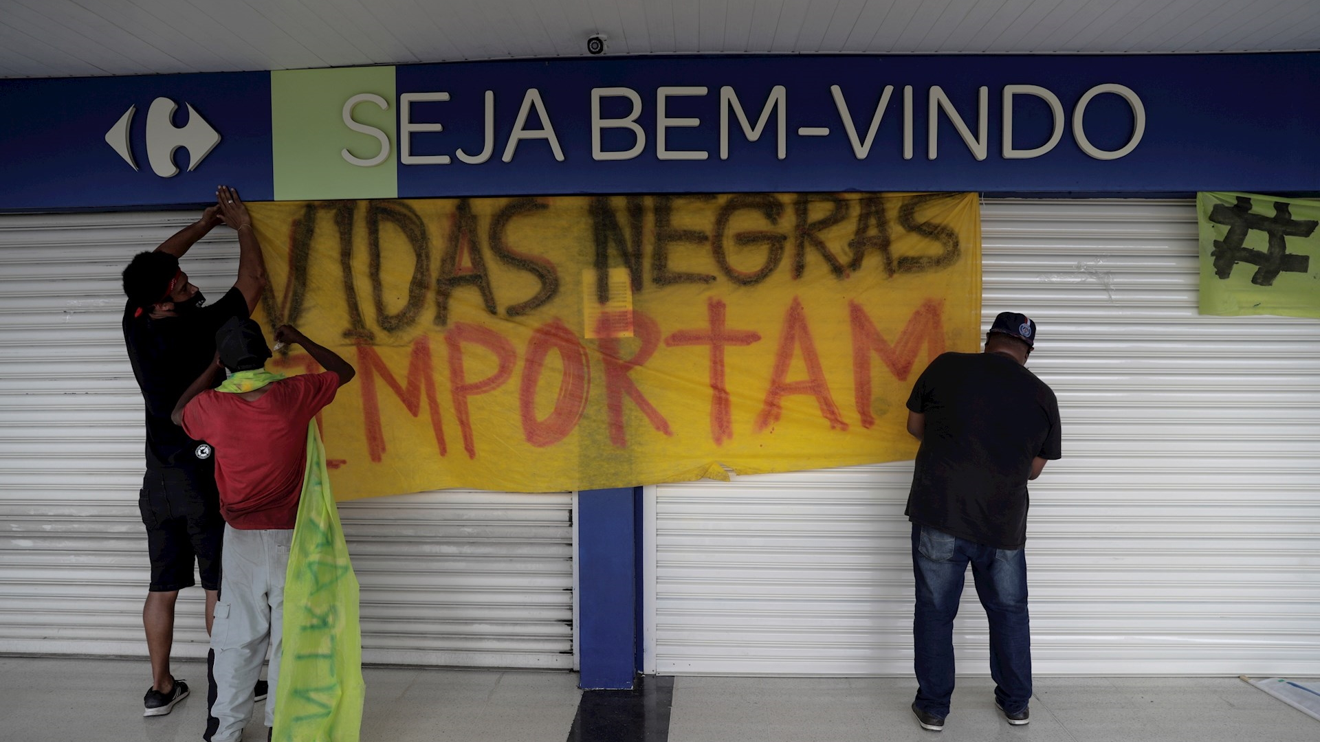 Brasil vive tercera jornada de protestas tras muerte de hombre negro a manos de guardias en supermercado - brasil-protestas-negro-muerto-guardias-supermercado
