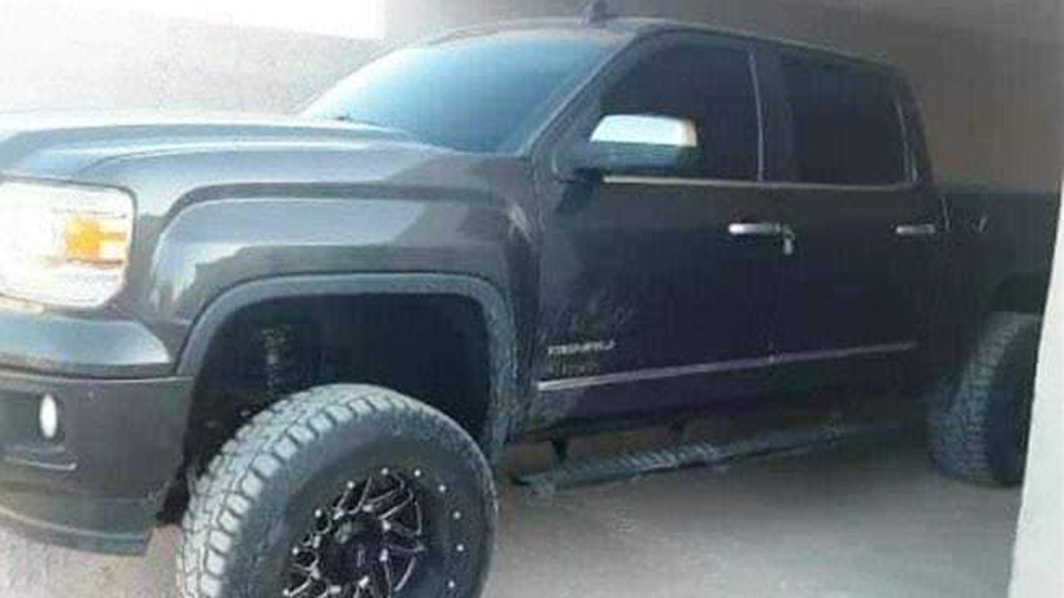 Denuncian posible desaparición de hispano en Sonora - camioneta-de-miguel-quezada
