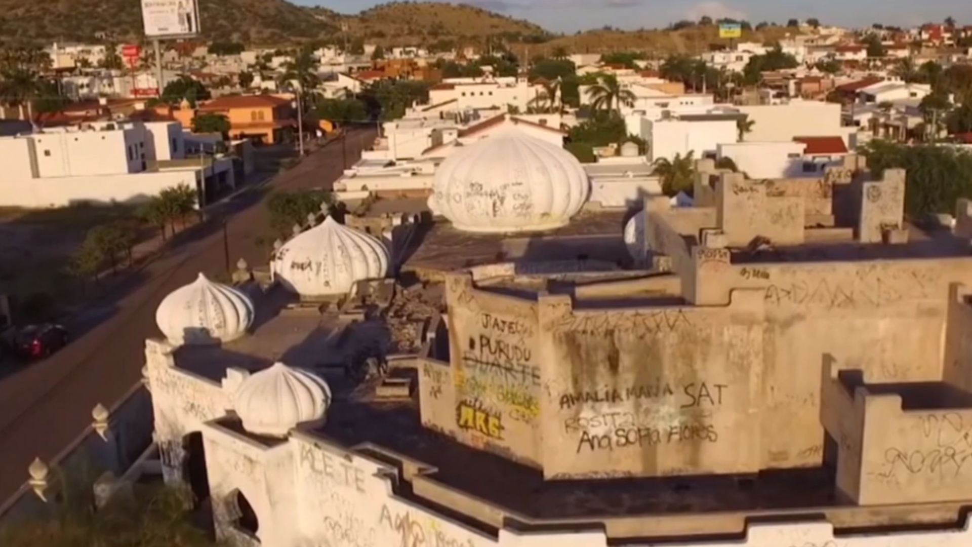 Continúa demolición de mansión de 'El Señor de los Cielos' en Hermosillo - casa-amado-carrillo-senor-de-los-cielos