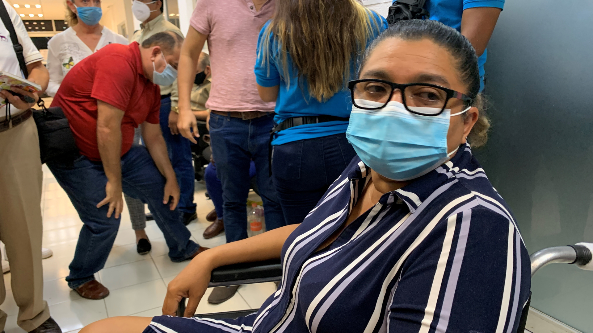 Denuncian agresiones sexuales de la Policía en protesta feminista de Cancún - cecilia-solis-reportera-baleada-en-la-pierna-durante-represion-policial-a-protesta-feminista-en-cancun