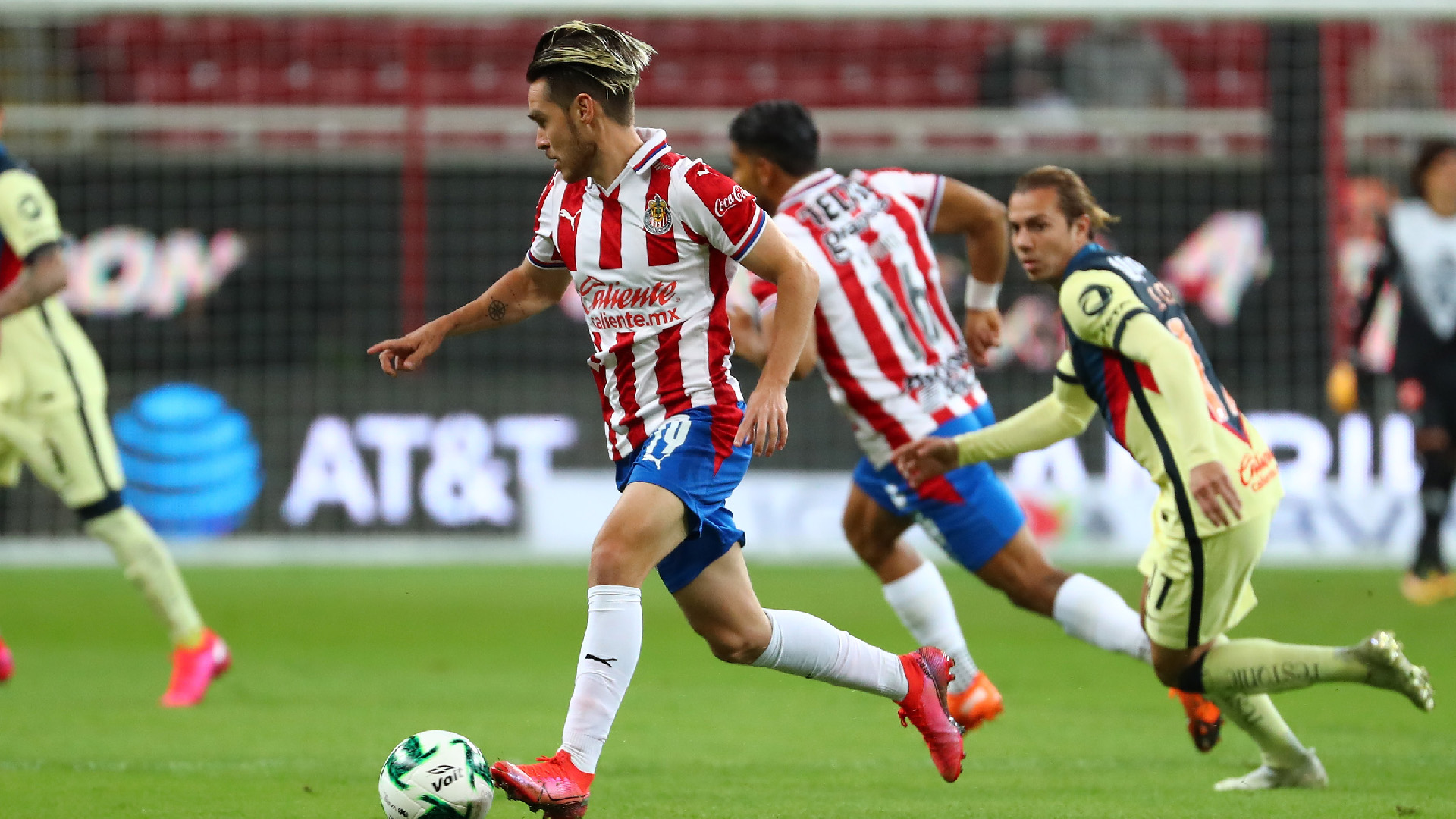 Chivas se lleva la ida de los Cuartos de Final al vencer al América en Clásico Nacional