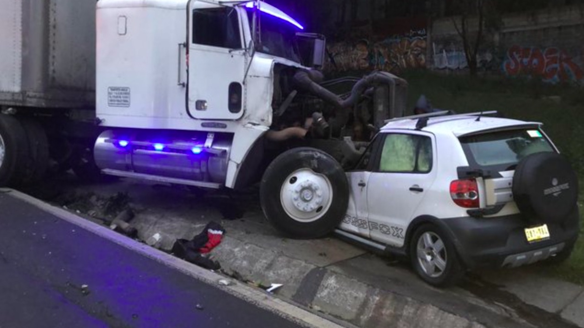 Choque en la México-Toluca deja un muerto y un herido Choque en la México-Toluca deja un muerto y un herido