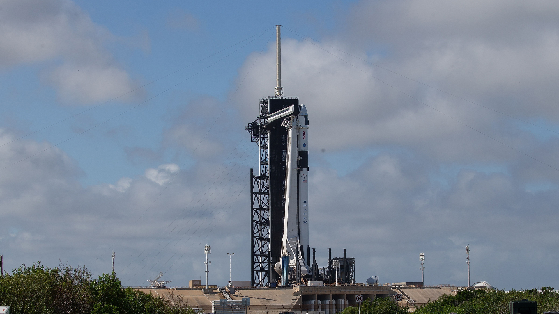 NASA y SpaceX alistan histórica misión tripulada a la EEI