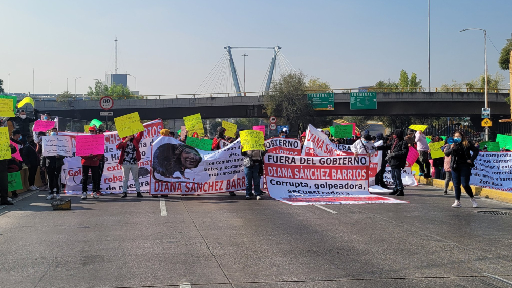 Bloquean Comerciantes Circuito Interior De La CDMX