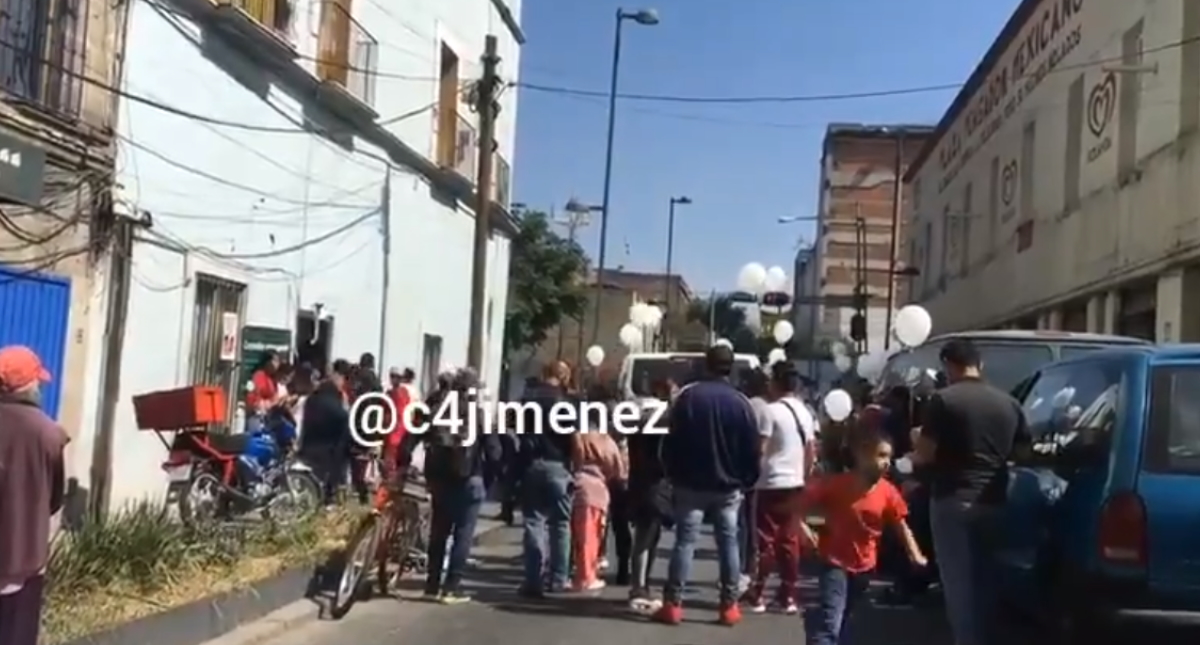 Familiares y amigos dan último adiós a menores asesinados en la Cuauhtémoc
