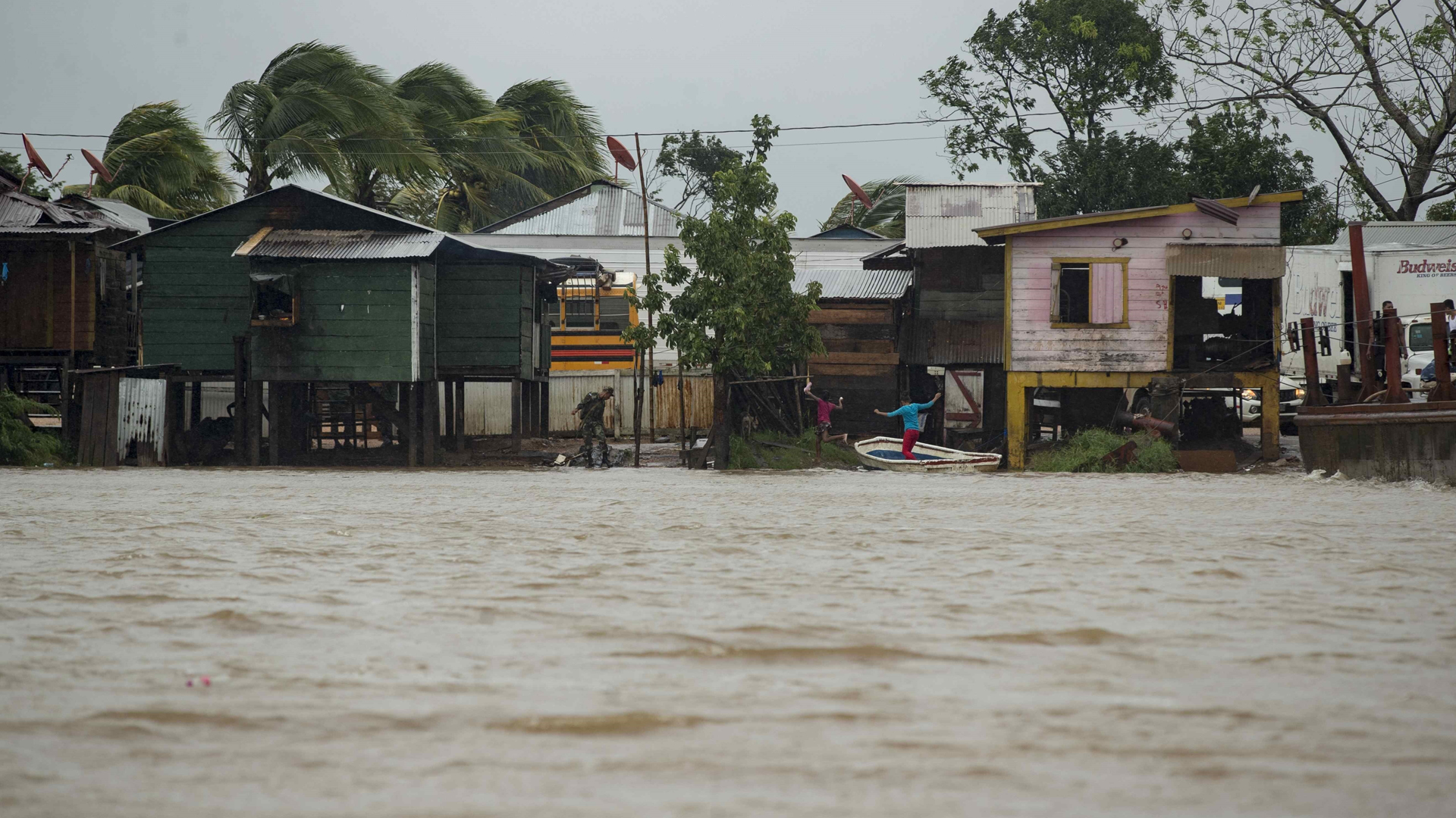 Desastres naturales ocasionaron en 2020 pérdidas por 268 mil mdd - crecida-del-rio-wawa-en-nicaragua-por-llegada-del-huracan-eta