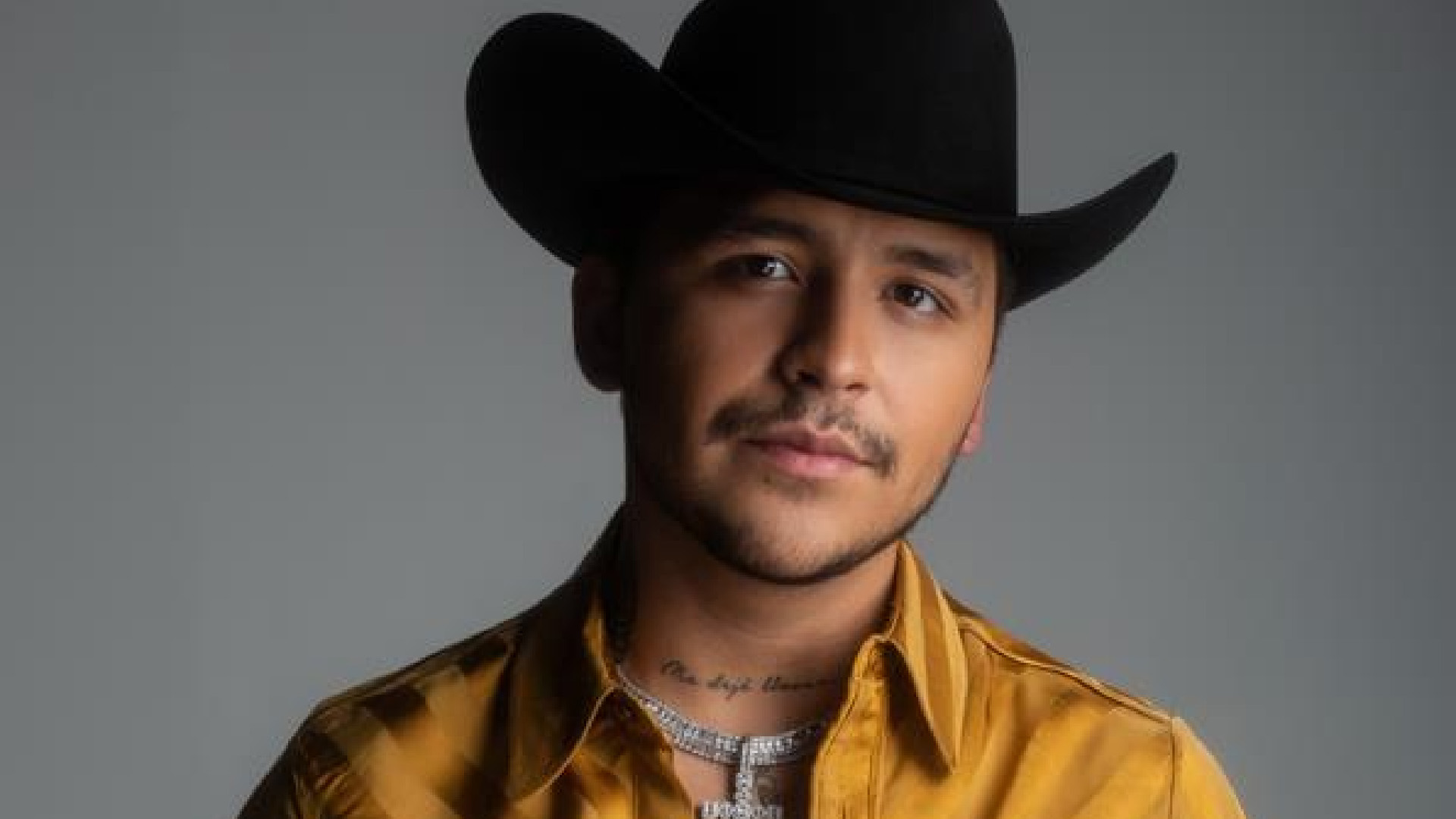 Confiesa Christian Nodal que está enamorado, pero no le salen canciones de amor Confiesa Christian Nodal que está enamorado, pero no le salen canciones de amor