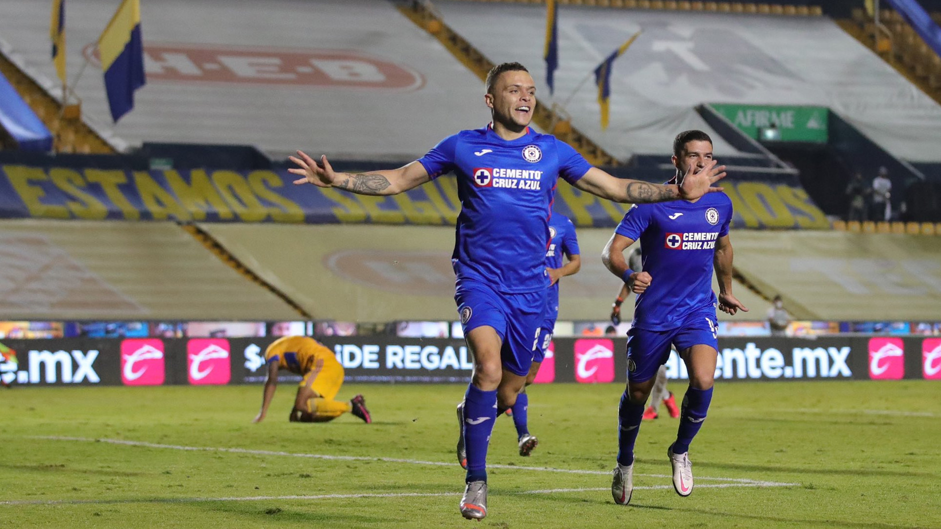 Cruz Azul golea a Tigres UANL y aventaja en la ida de los cuartos de final del Apertura 2020