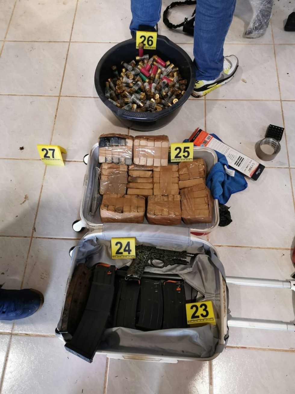 Decomisan en Chiapas arsenal y detienen a dos presuntos traficantes de Sinaloa - decomiso-en-cateo-a-dominicilio-en-chiapas