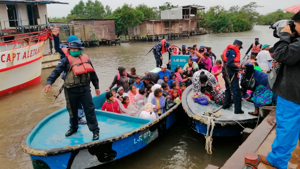 Eta toca tierra en Nicaragua como huracán categoría 4