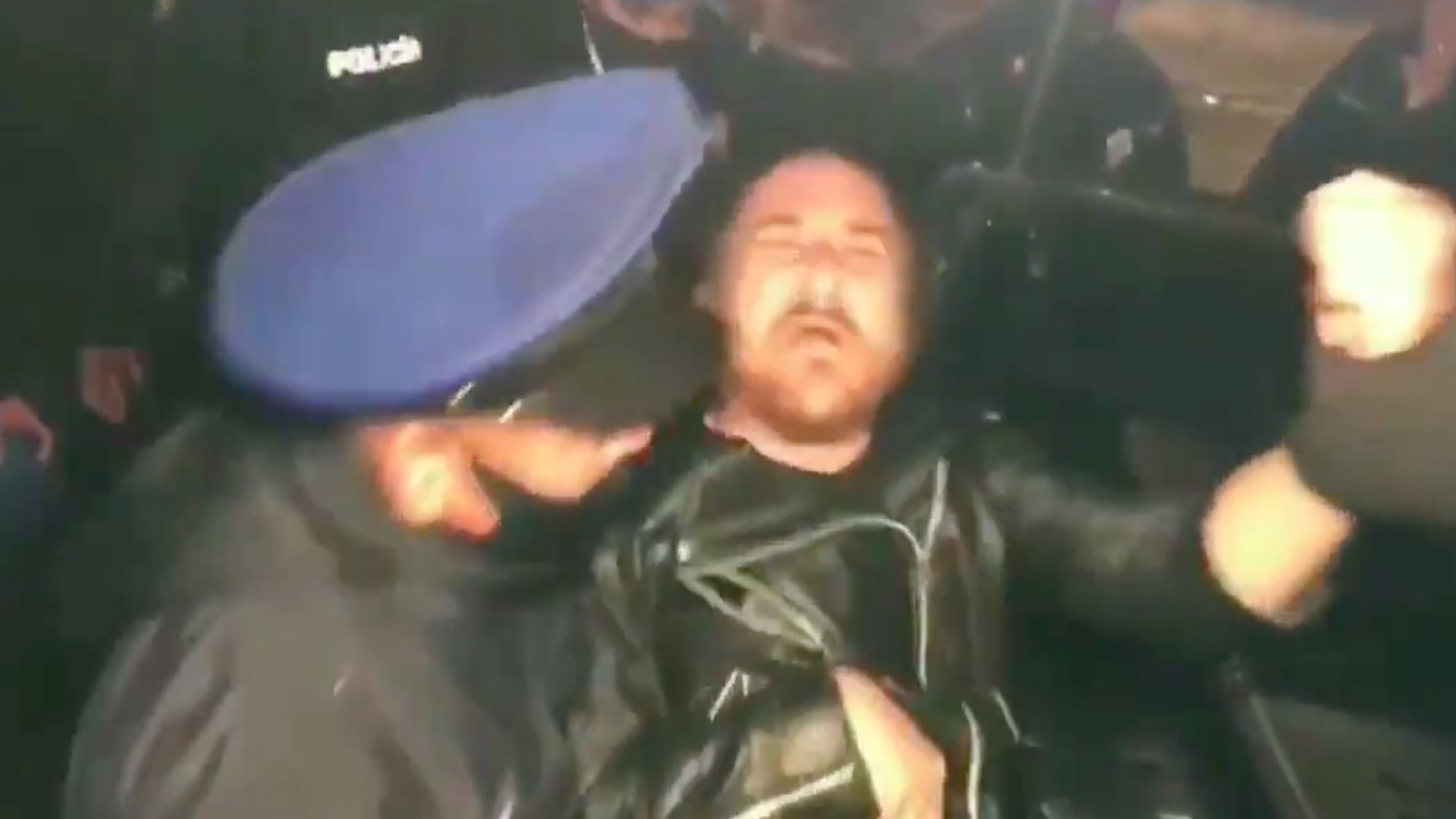 Detienen a youtubers tras riña con mujeres que los señalaron de grabarlas sin su consentimiento Detienen a youtubers tras riña con mujeres que los señalaron de grabarlas sin su consentimiento