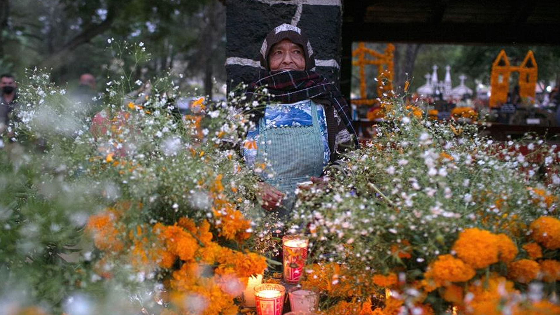 México celebra Día de Muertos con restricciones en panteones abiertos o desde casa - diademuertos