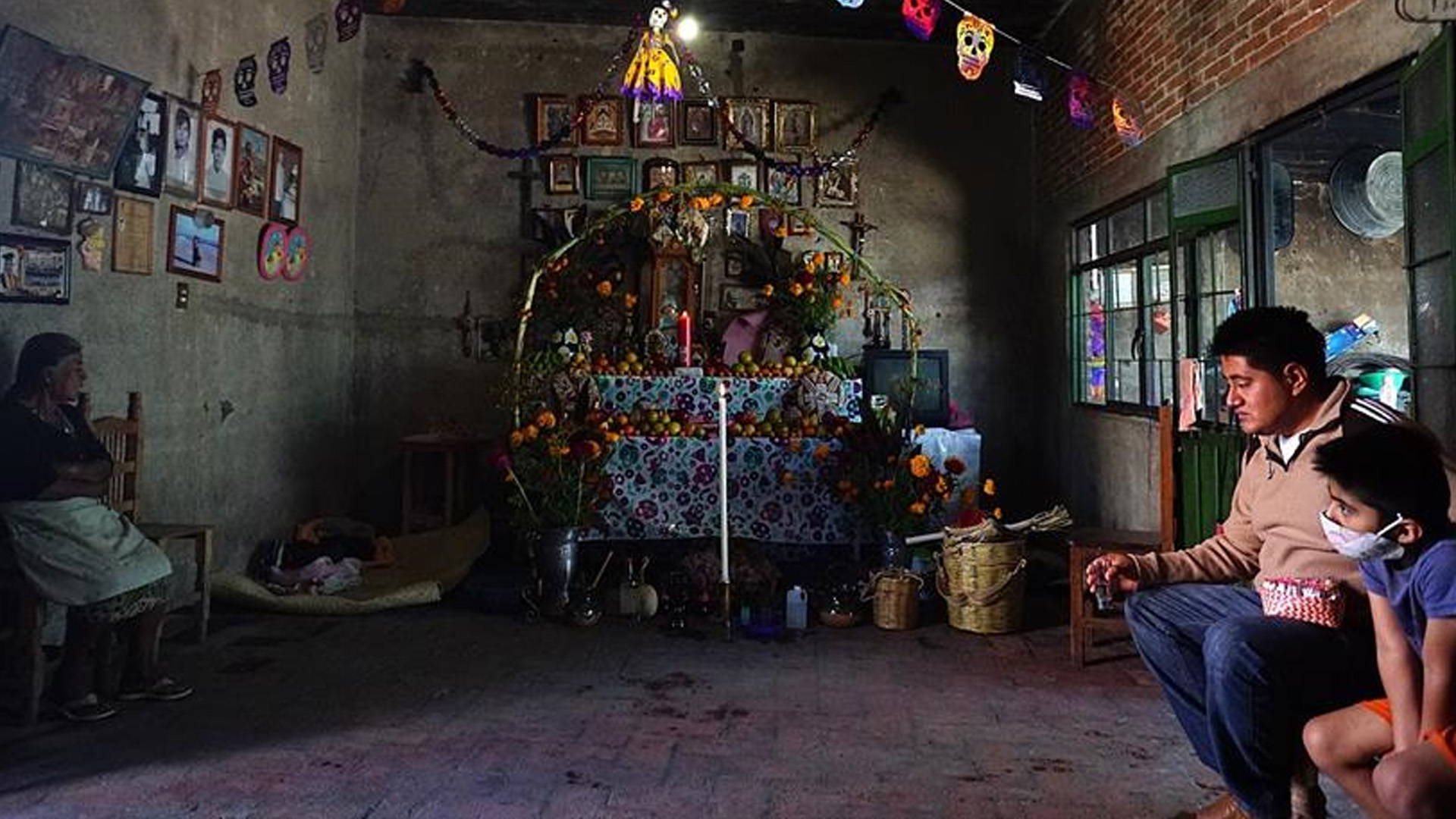 México celebra Día de Muertos con restricciones en panteones abiertos o desde casa - diademuertos2
