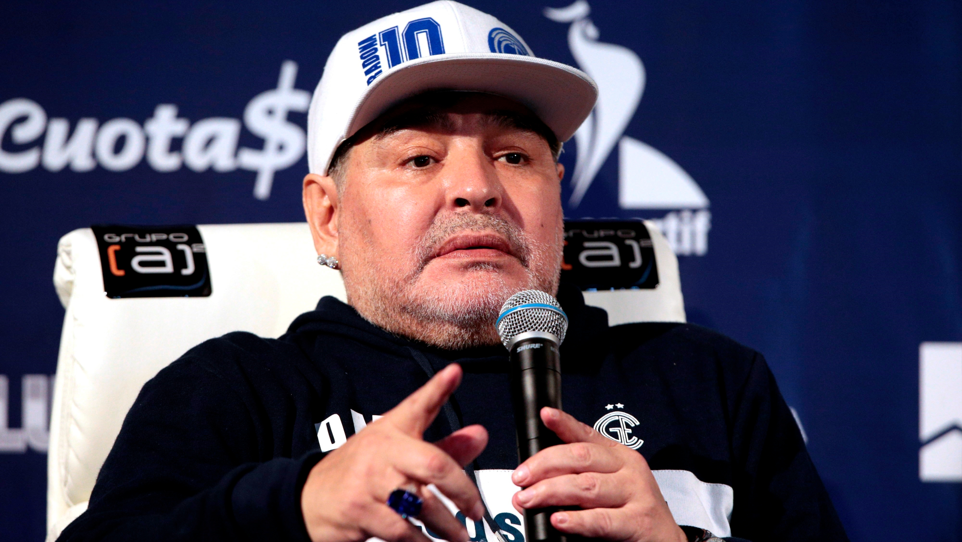 Operan con éxito a Diego Maradona del hematoma subdural Operan con éxito a Diego Maradona del hematoma subdural