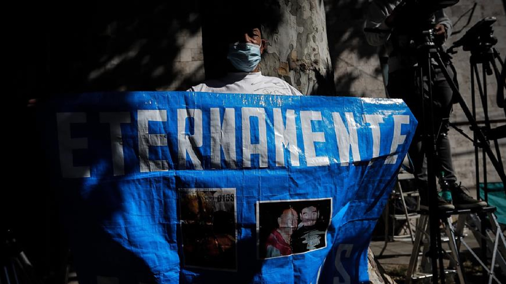 Maradona recibe el alta hospitalaria; seguirá bajo supervisión en casa - diegomaradona-salida