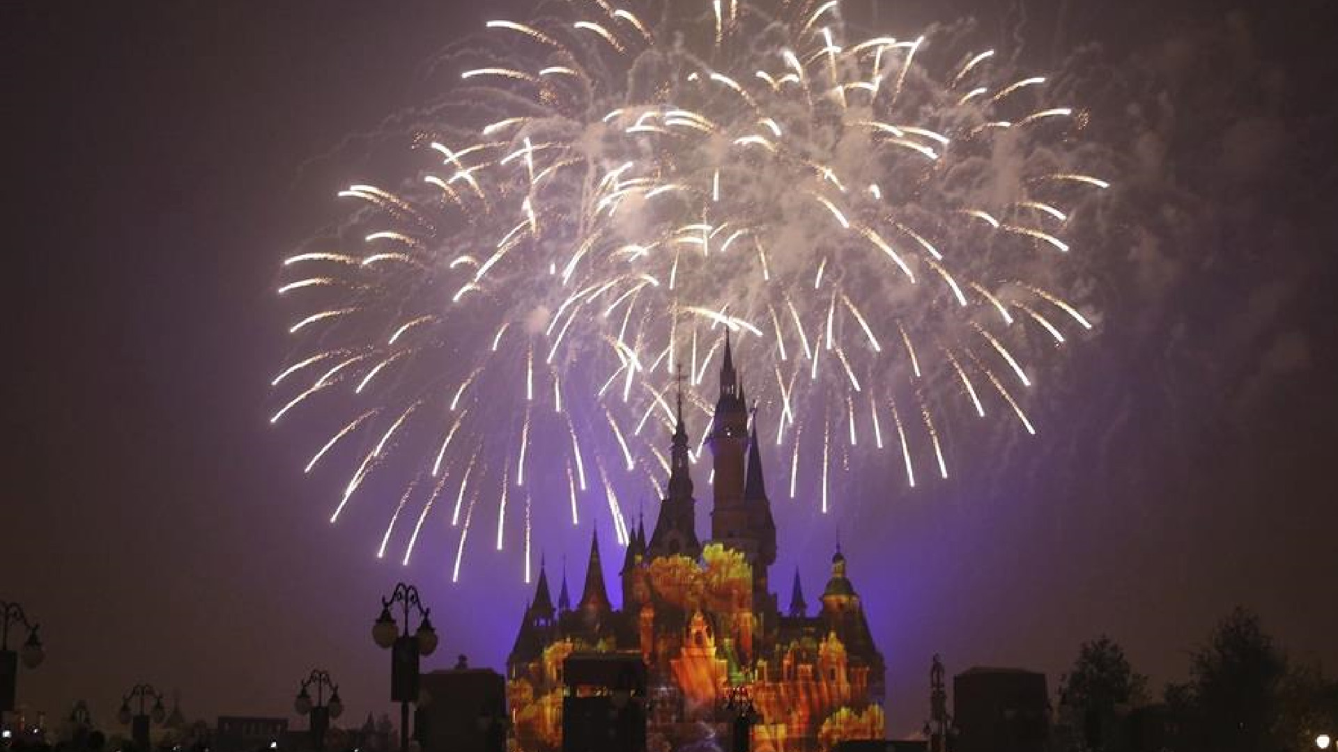 Disneyland no abrirá en California hasta 2021; el parque lleva cerrado casi 10 meses por la pandemia Disneyland no abrirá en California hasta 2021; el parque lleva cerrado casi 10 meses por la pandemia