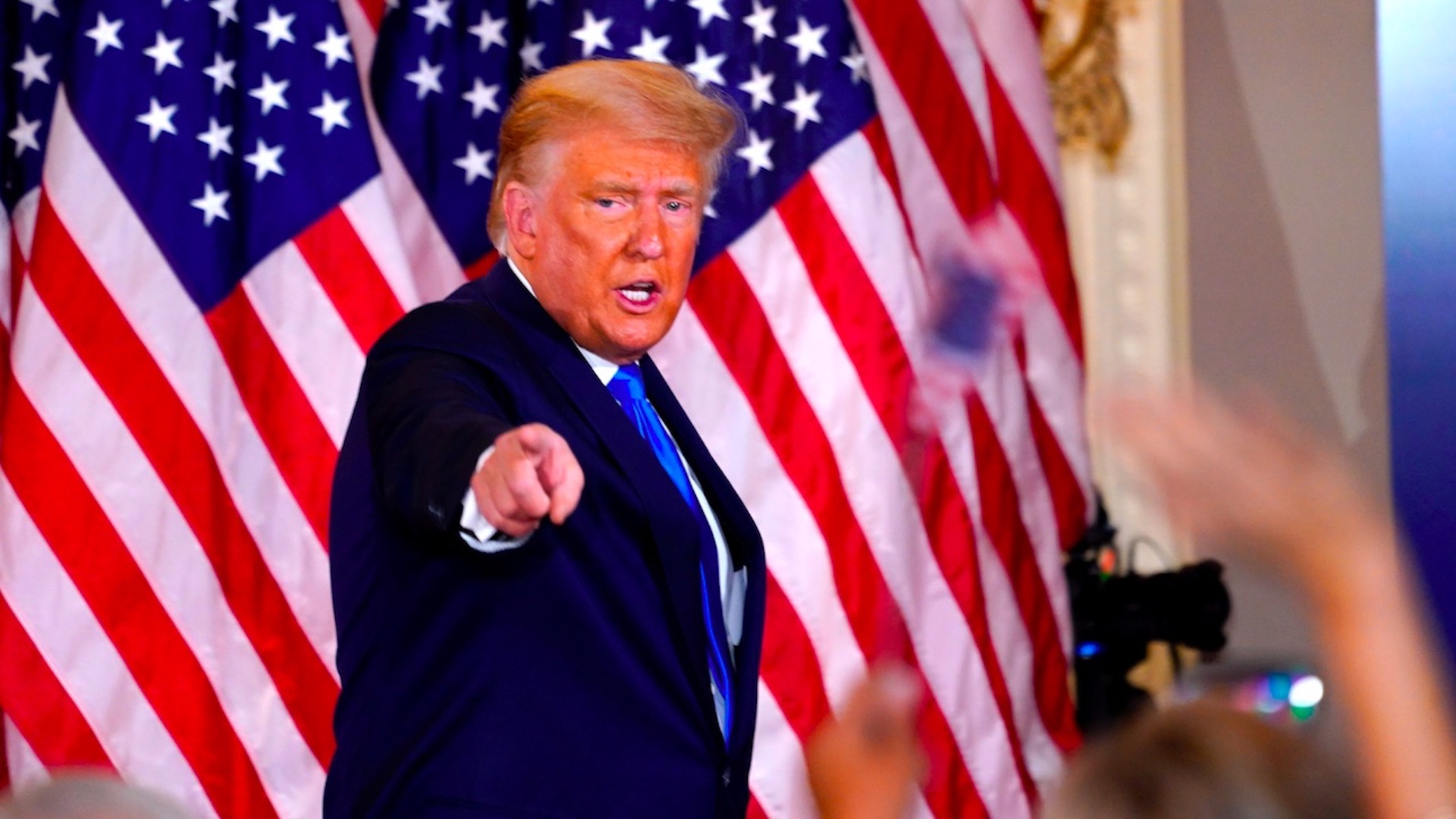 Trump considera “extraño” haber perdido ventaja en estados clave; denuncia existencia de ‘boletas sorpresa’