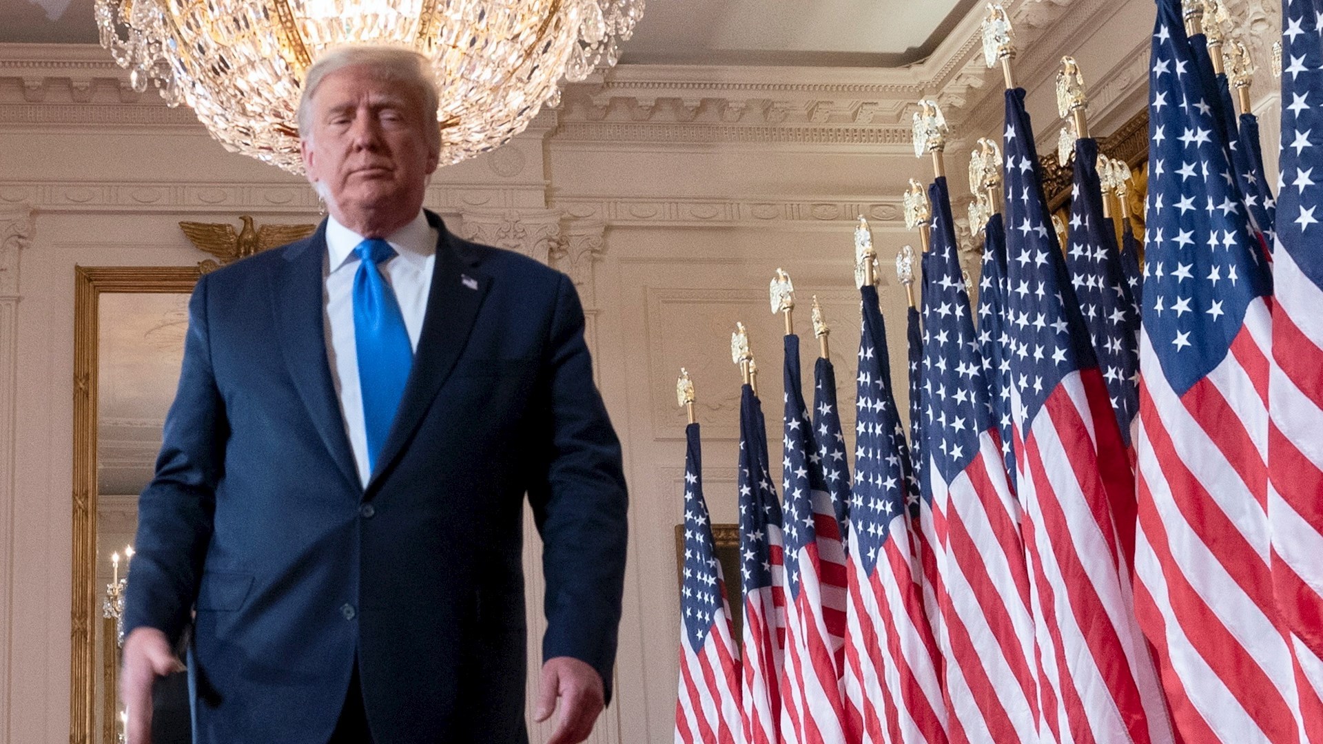 Campaña de Trump exige a Tribunal que detenga recuento en Michigan