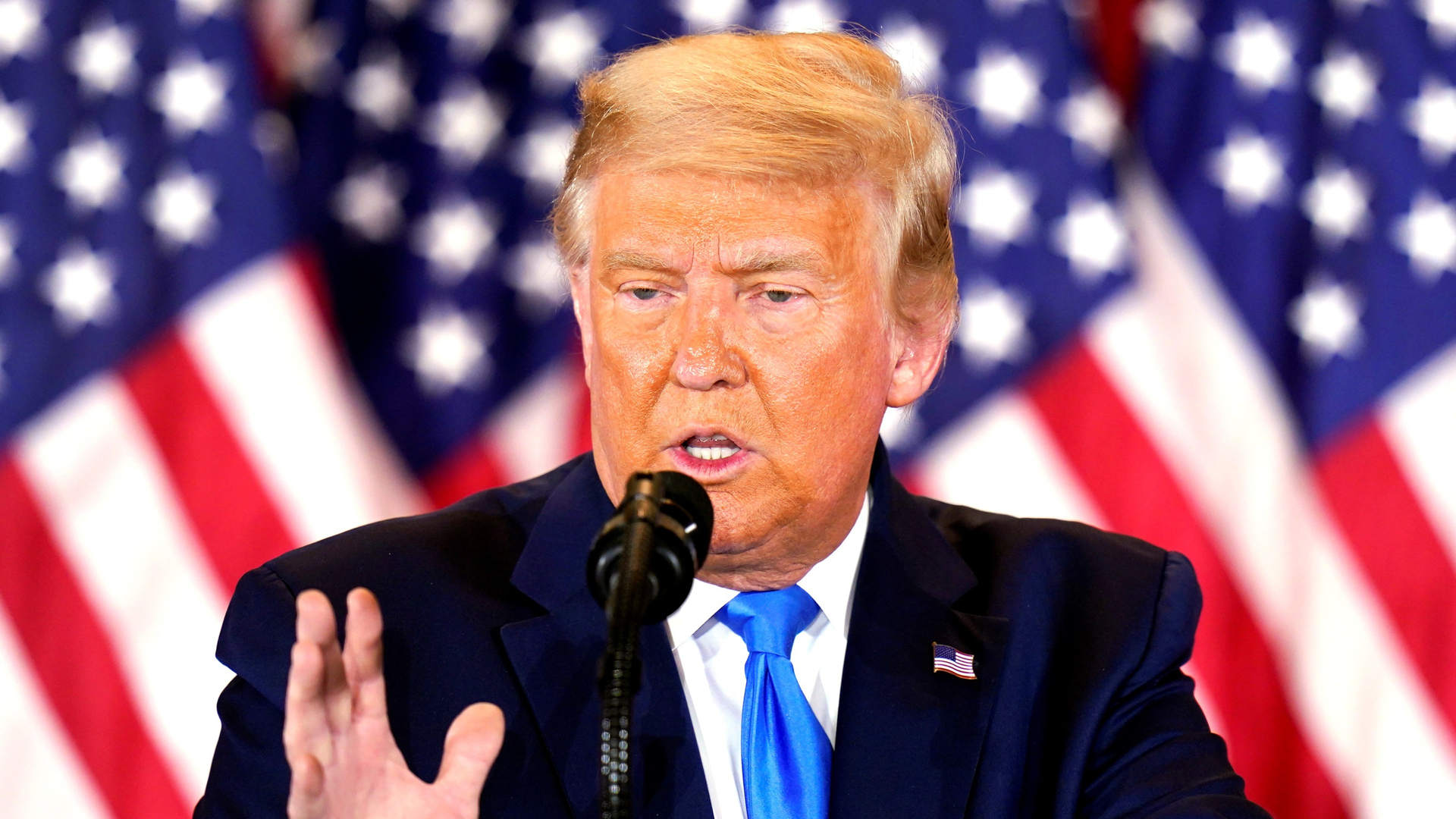 Trump se autoproclama ganador en cuatro estados aún sin resultados