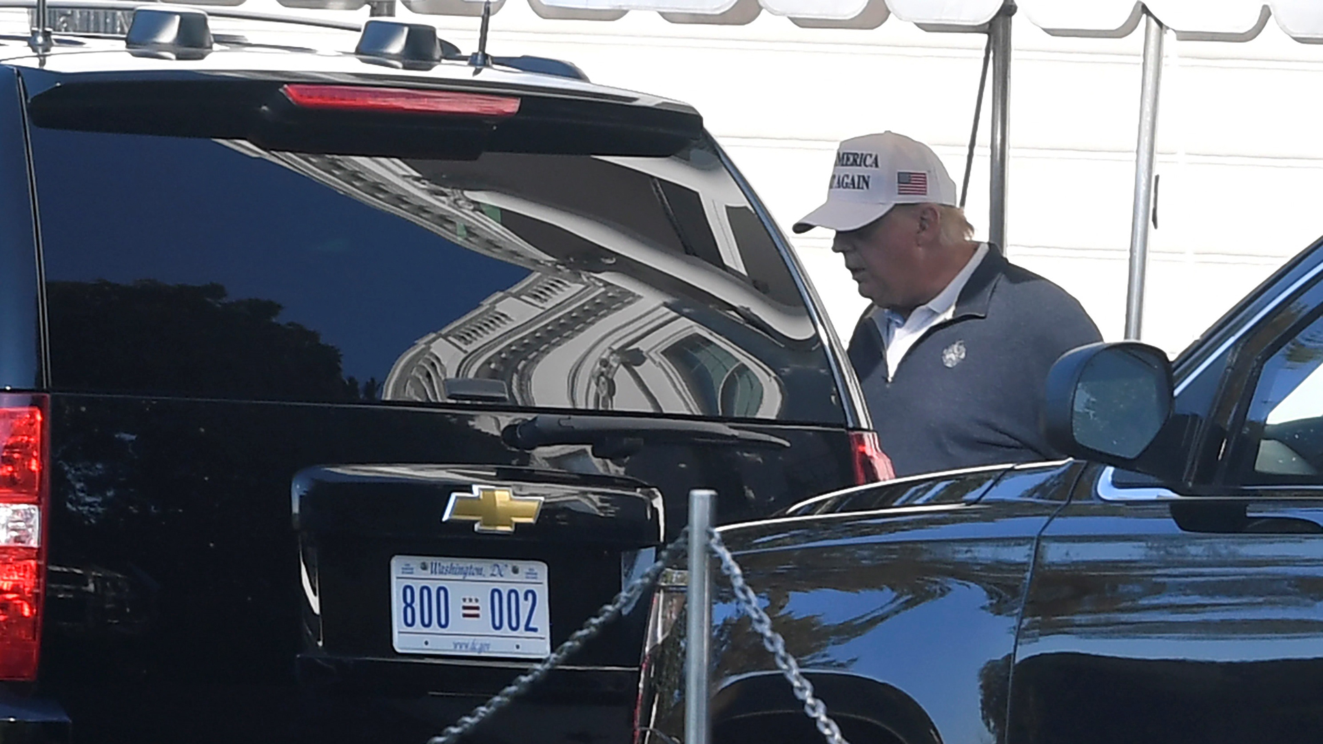 Trump regresa a jugar golf y sigue sin reconocer su derrota