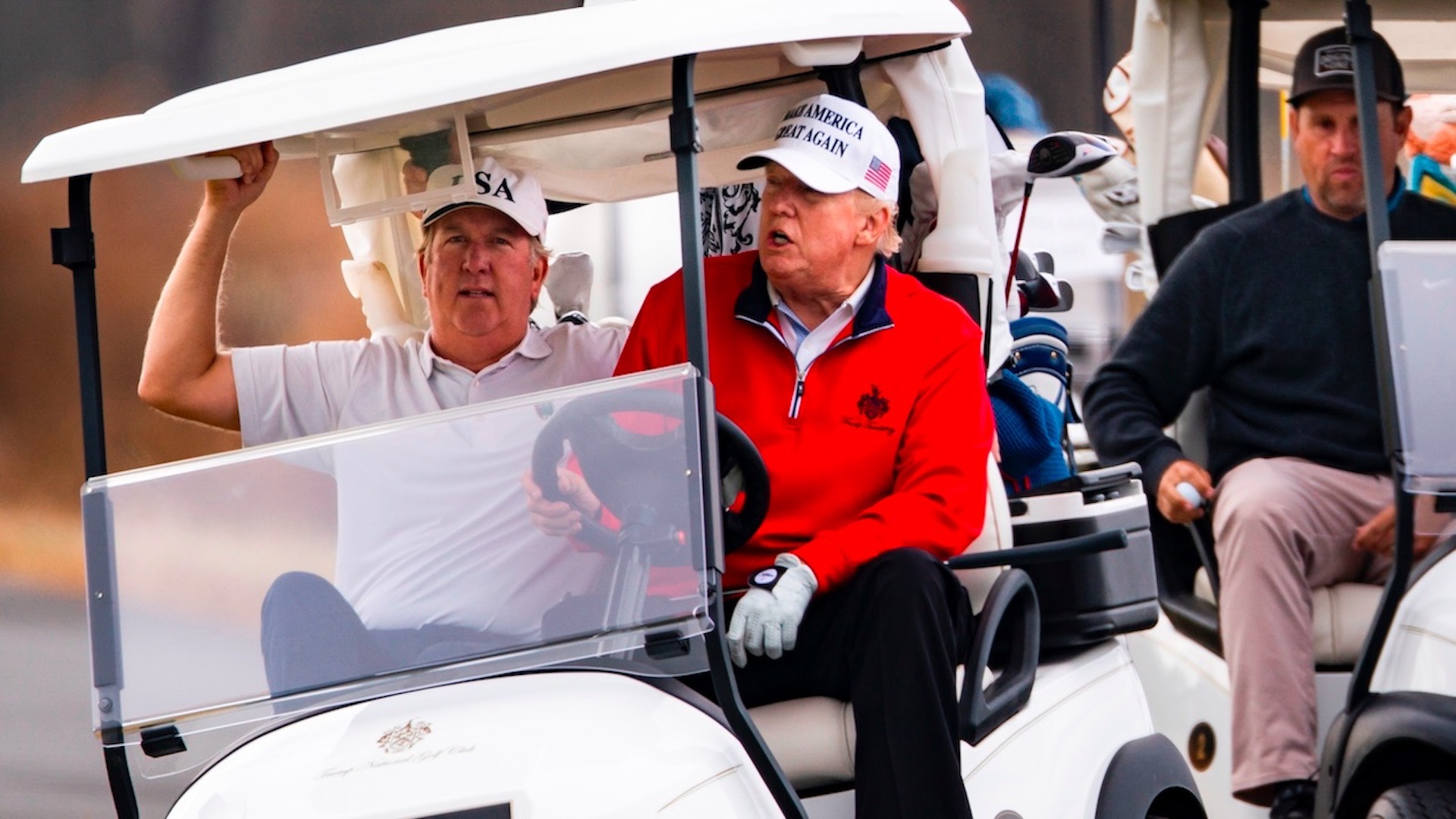 Tras breve aparición en el G20, Trump deja la reunión para ir a jugar golf - donald-trump-juega-golf