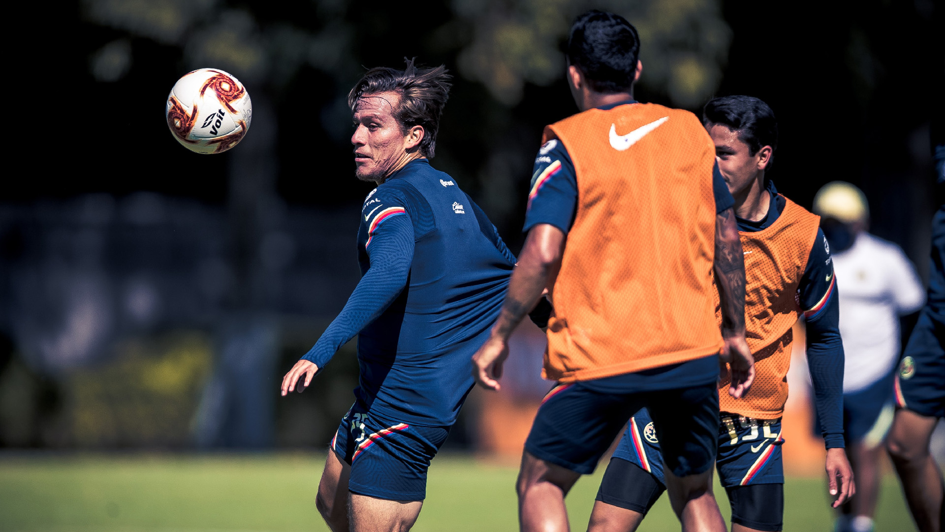 Leonardo Suárez y Roger Martínez, los casos positivos de COVID-19 en el América