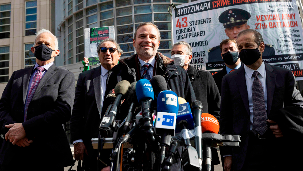 El general Salvador Cienfuegos podría regresar hoy mismo a México; “es un hombre libre”, dice su defensa