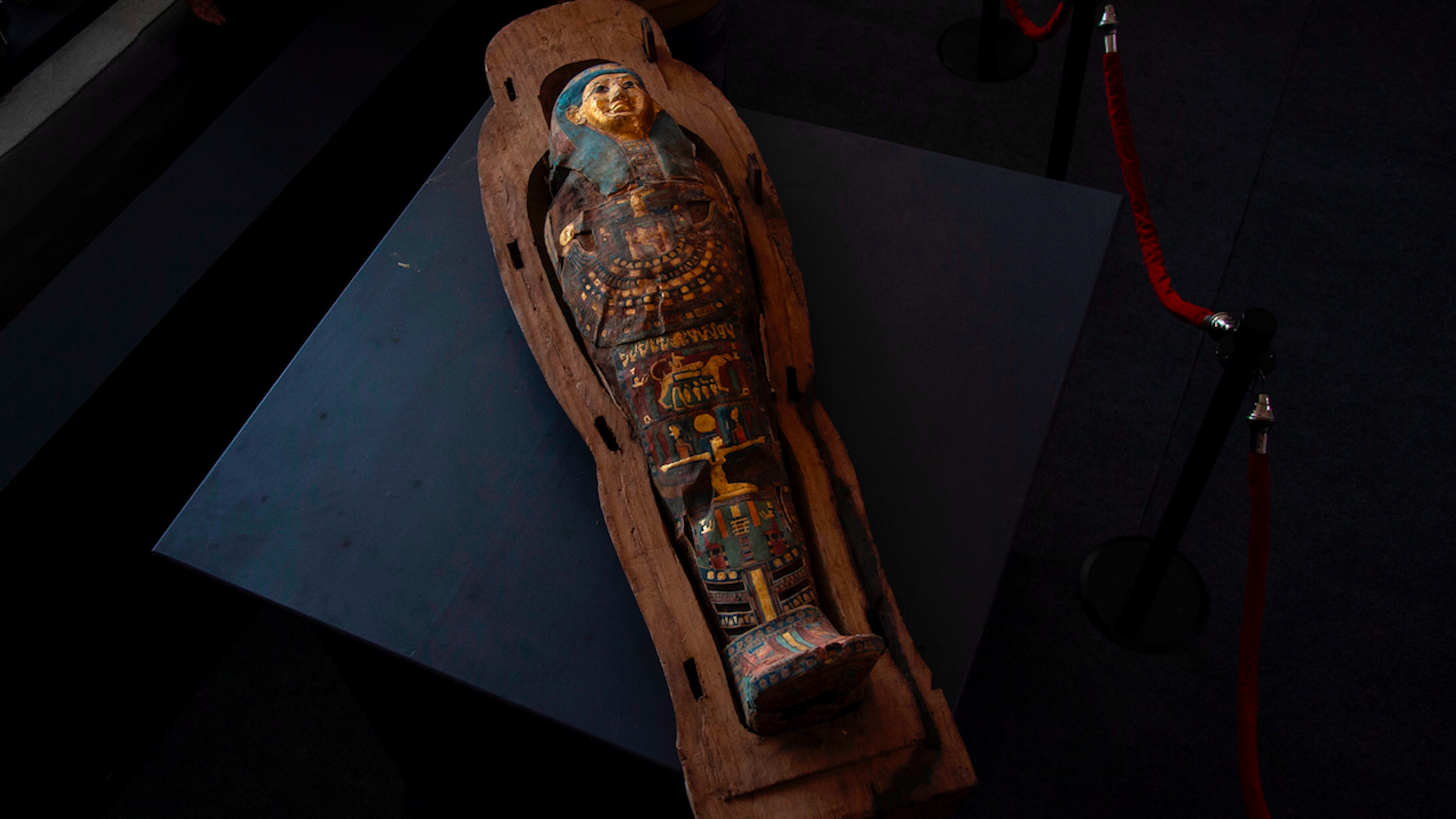 Descubren más de 100 sarcófagos en Egipto de 2 mil 300 años de antigüedad