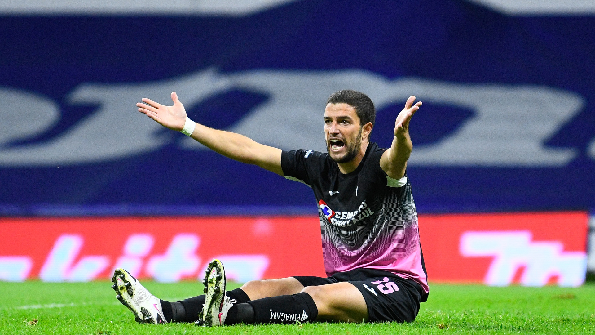 Comisión Disciplinaria investiga a José Rivero por barrida que provocó lesión a Alexis Vega