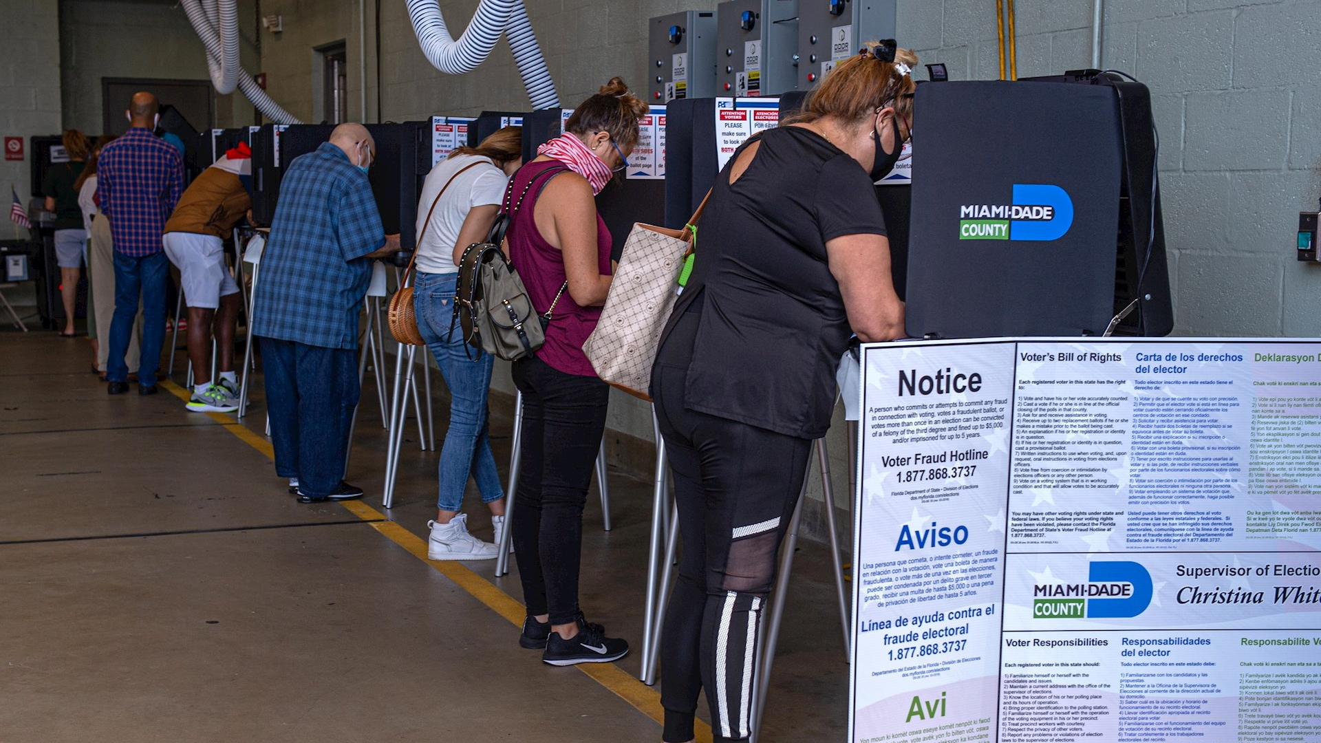 Cierran colegios electorales de 40 entidades en Estados Unidos