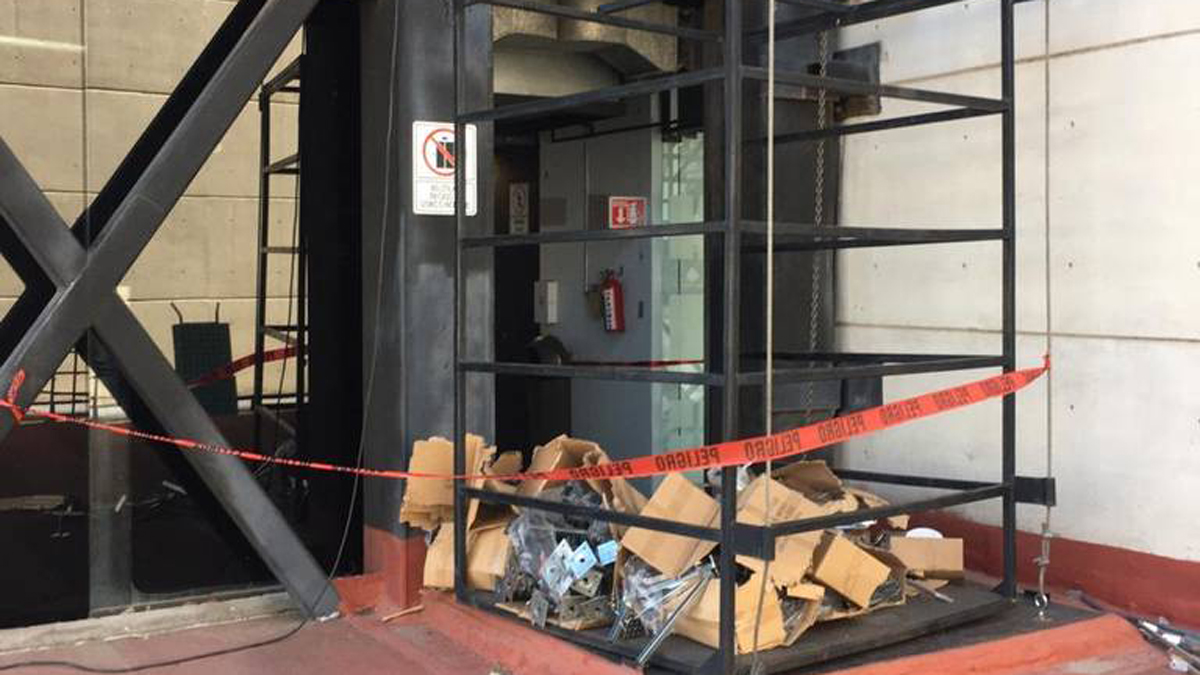 Colapso de elevador en INE de Hidalgo deja un muerto y un herido