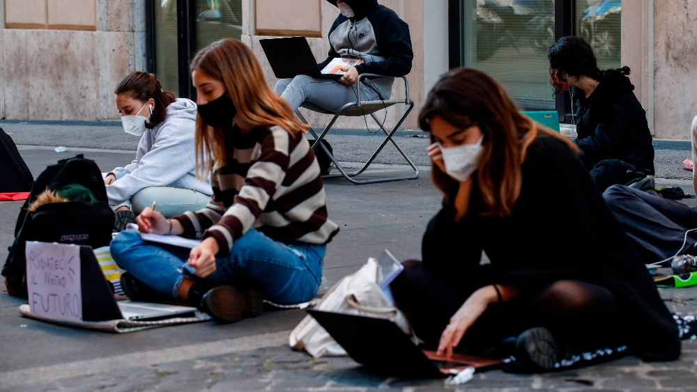 OMS defiende mantener abiertas las escuelas y cree evitables los confinamientos