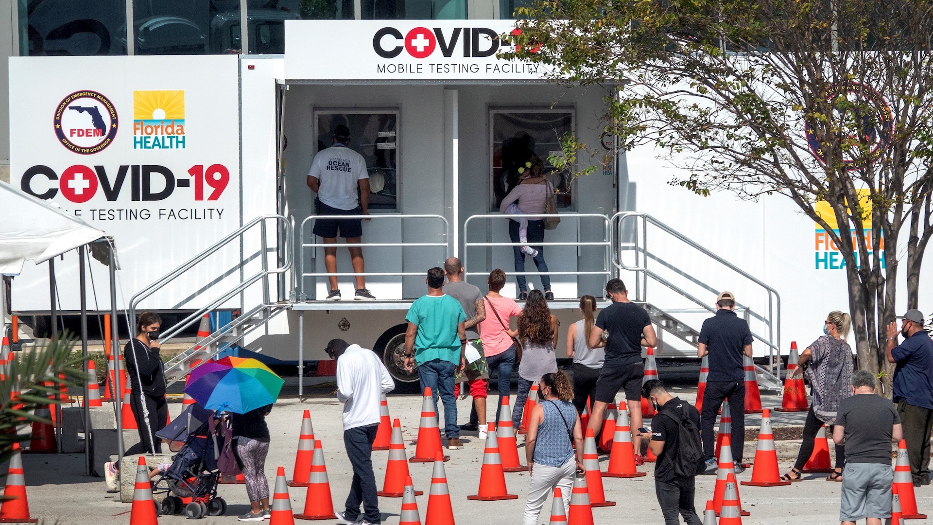 Estados Unidos llega a los 10 millones 884 mil casos y 245 mil 568 decesos por COVID-19