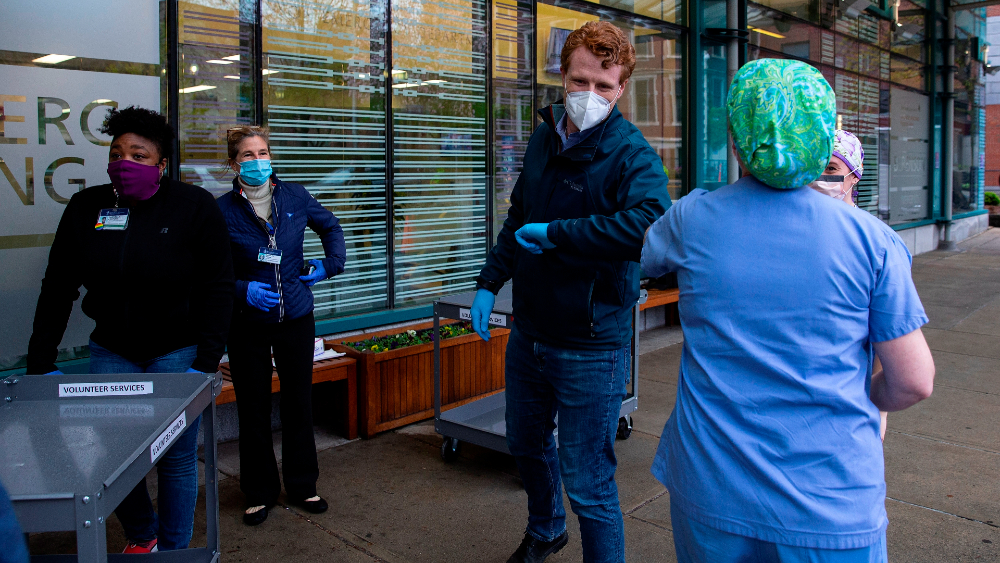 EE.UU. llega a los 10 millones 884 mil 591 casos y 245 mil 568 muertos por COVID-19