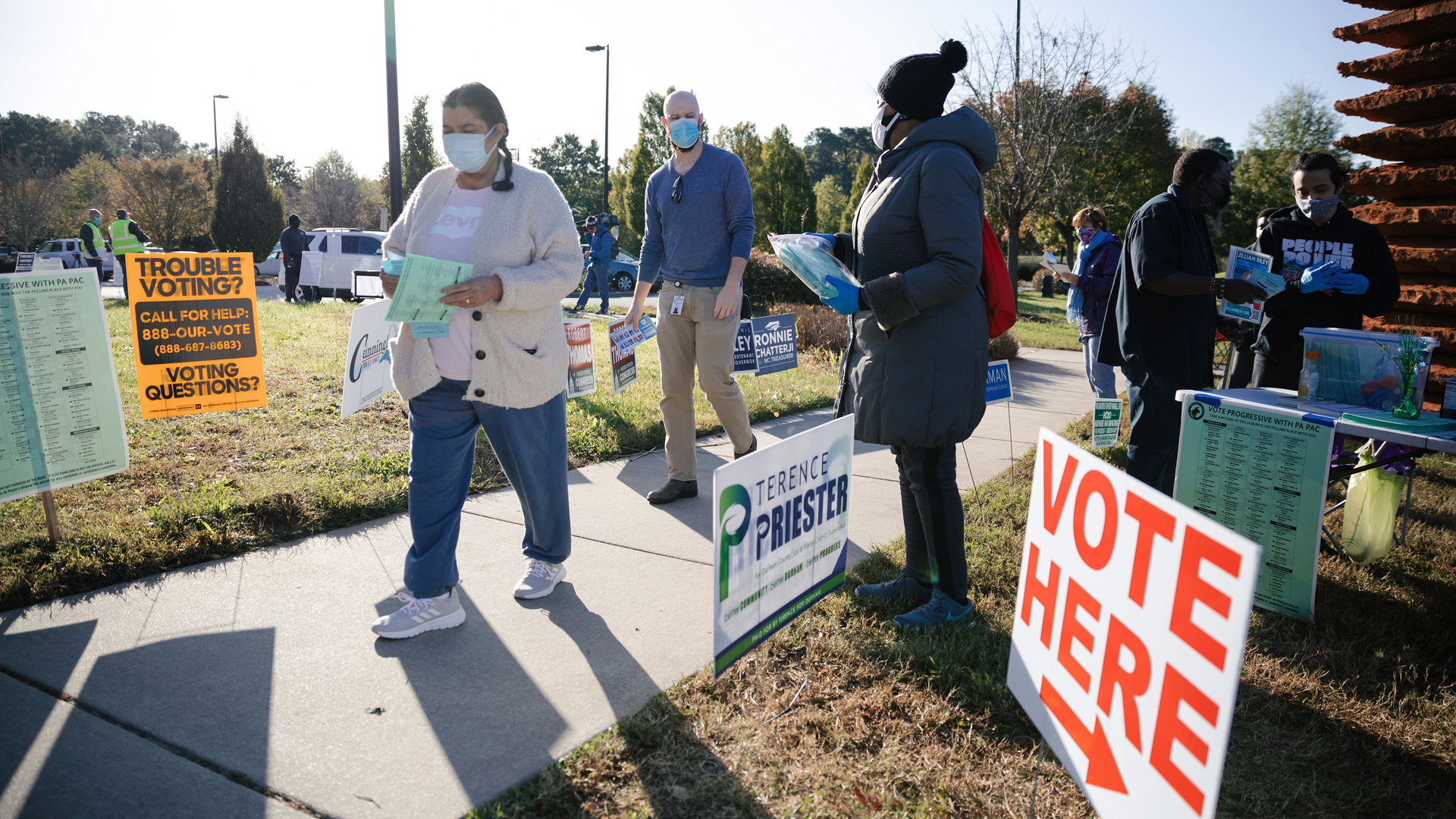Afluencia de votantes es desigual en distintas partes de EE.UU.