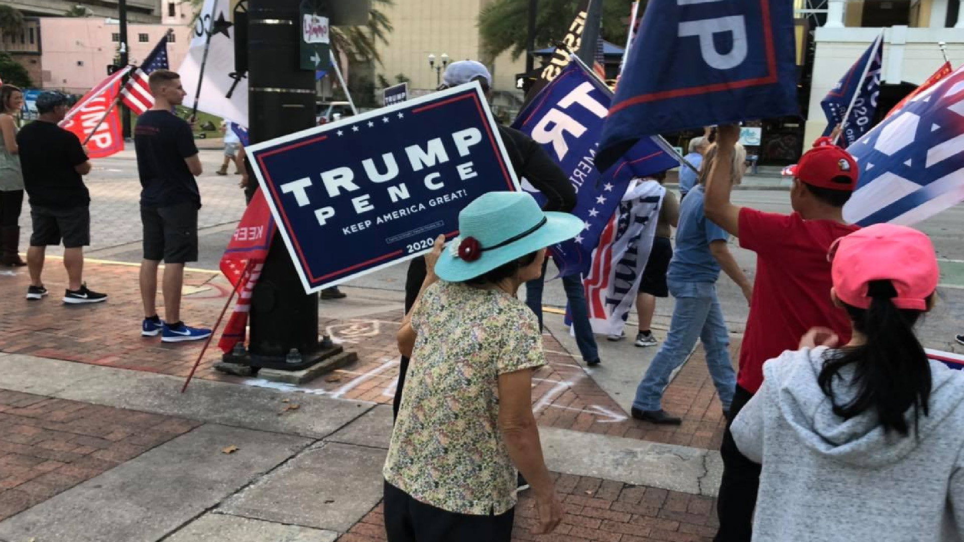 Latinos se manifiestan en Miami en apoyo a denuncias de "fraude" de Trump - florida-protesta