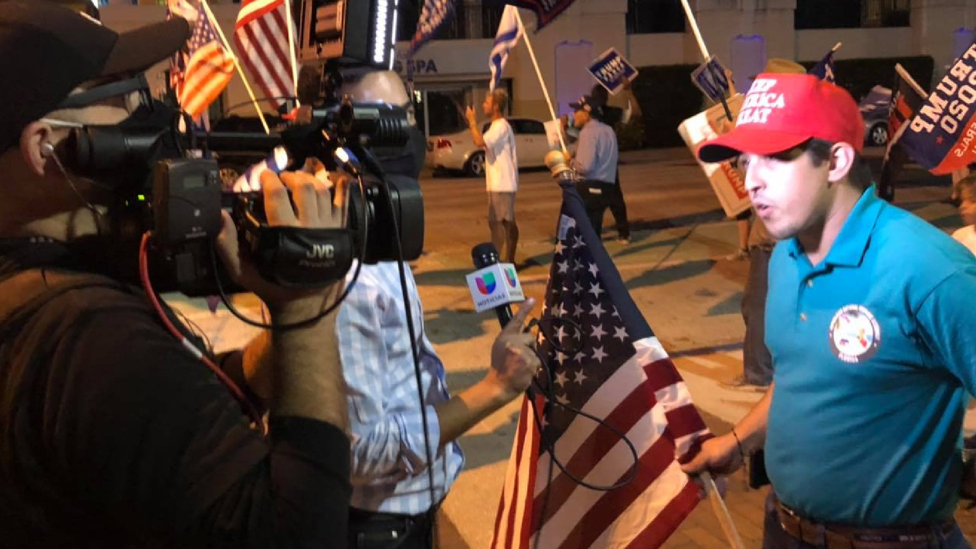 Latinos se manifiestan en Miami en apoyo a denuncias de "fraude" de Trump - florida-protesta2