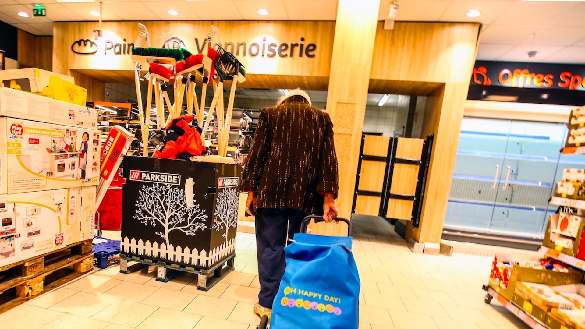 Francia rompe récord de nuevos contagios diarios con más de 60 mil