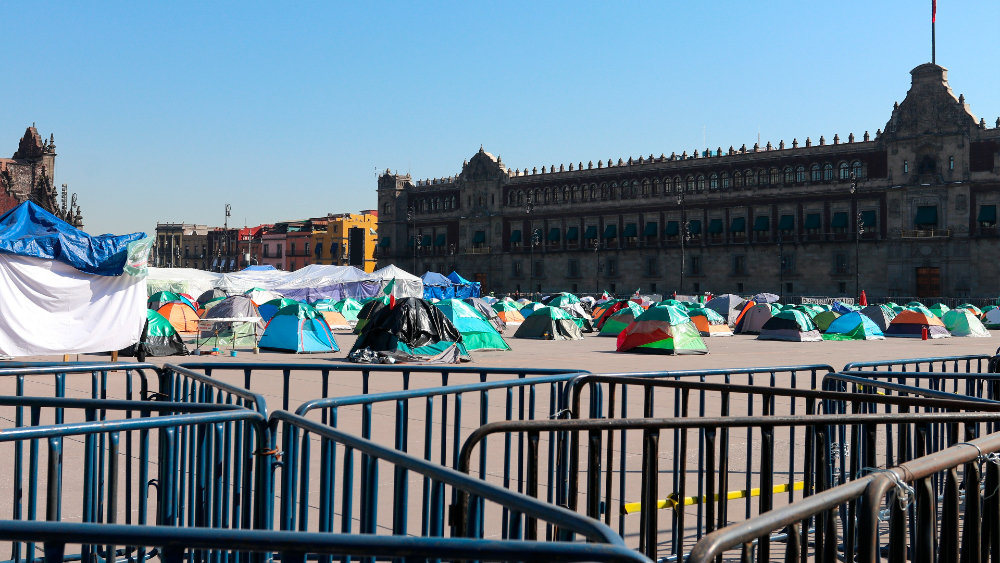 “Que sigan luchando, que no se rindan”, aconseja AMLO a integrantes de FRENAAA