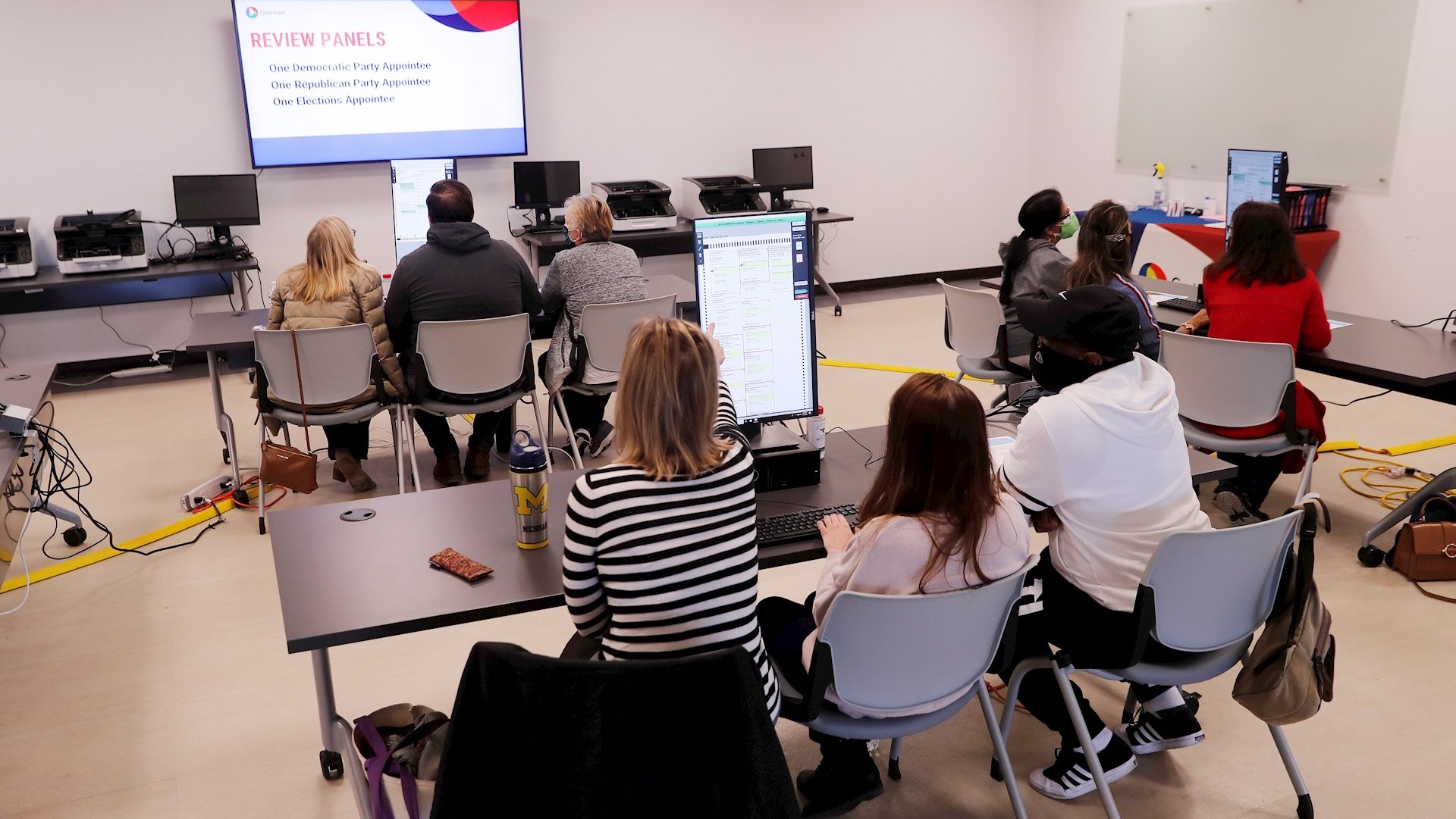 Georgia inicia recuento mientras demócratas consagran a Biden como presidente