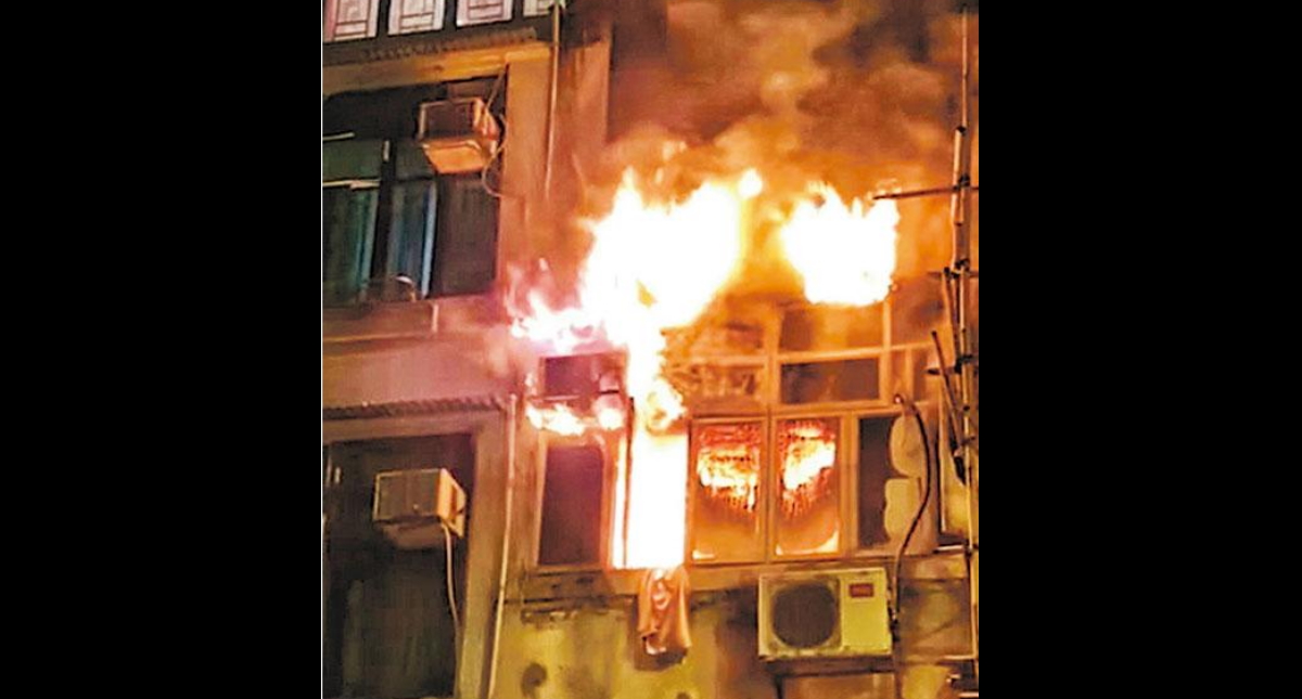 #Video Incendio en edificio de Hong Kong deja al menos siete muertos