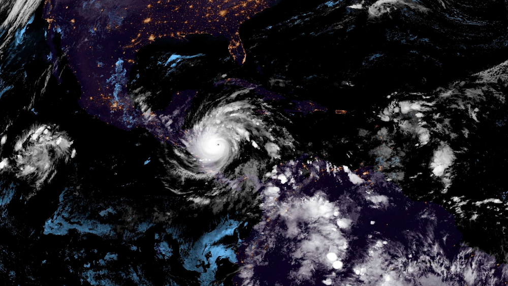 El poderoso huracán Iota pierde fuerza tras causar graves daños en Nicaragua