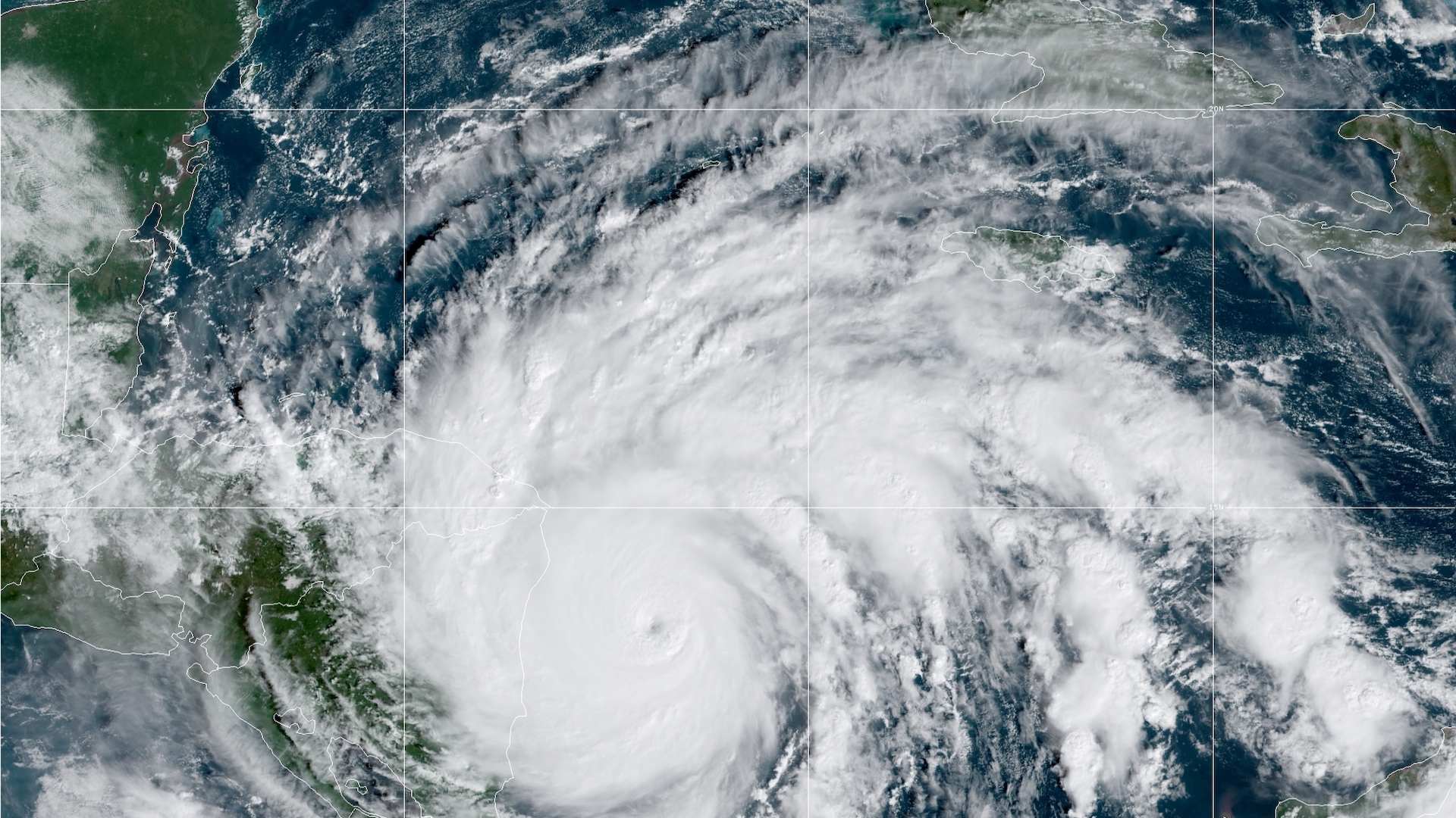 Iota es Huracán Categoría 5; aumenta potencial catastrófico en Centroamérica