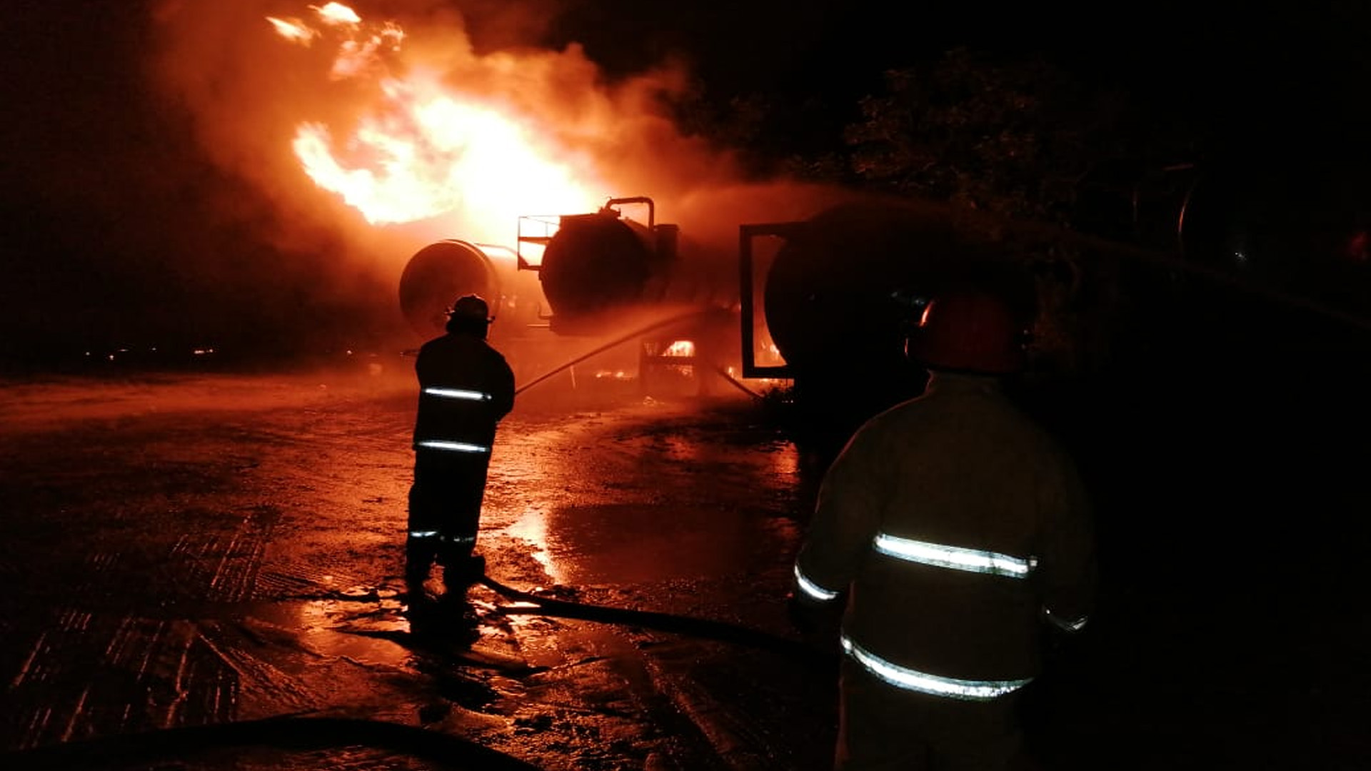 #Video Tabasco explosión sobre carretera Villahermosa-Cárdenas; desalojan a habitantes de la zona