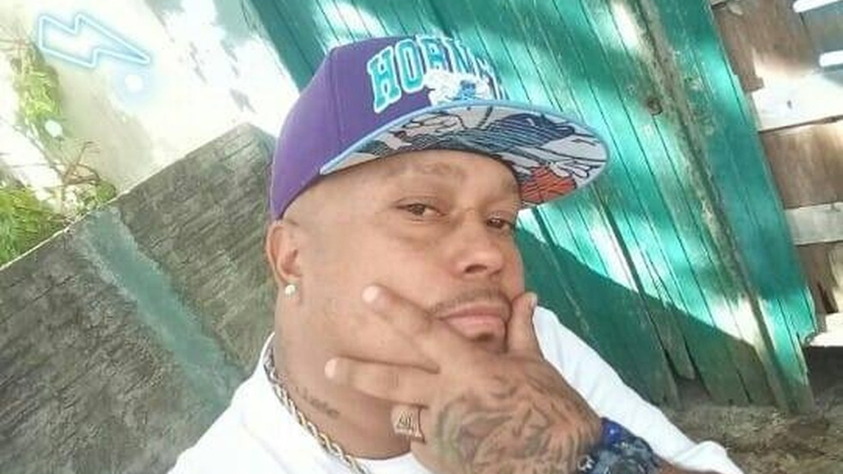 #Video Asesinan agentes de seguridad en Brasil a hombre negro afuera de supermercado - joao-alberto-silveira-freitas