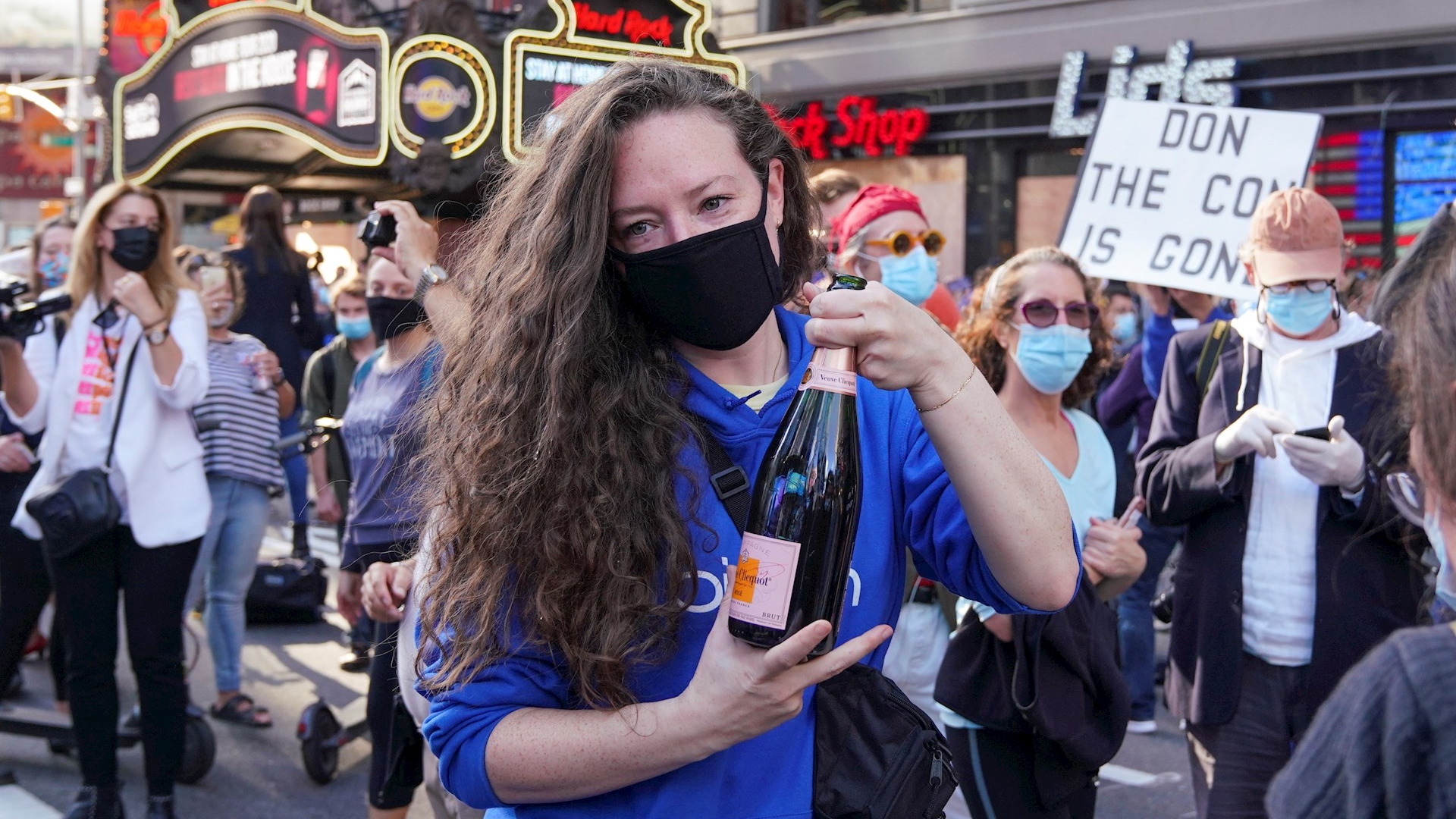#FOTOS Así celebraron los estadounidenses la victoria de Joe Biden - joe-biden-celebracion-nueva-york-triunfo-3
