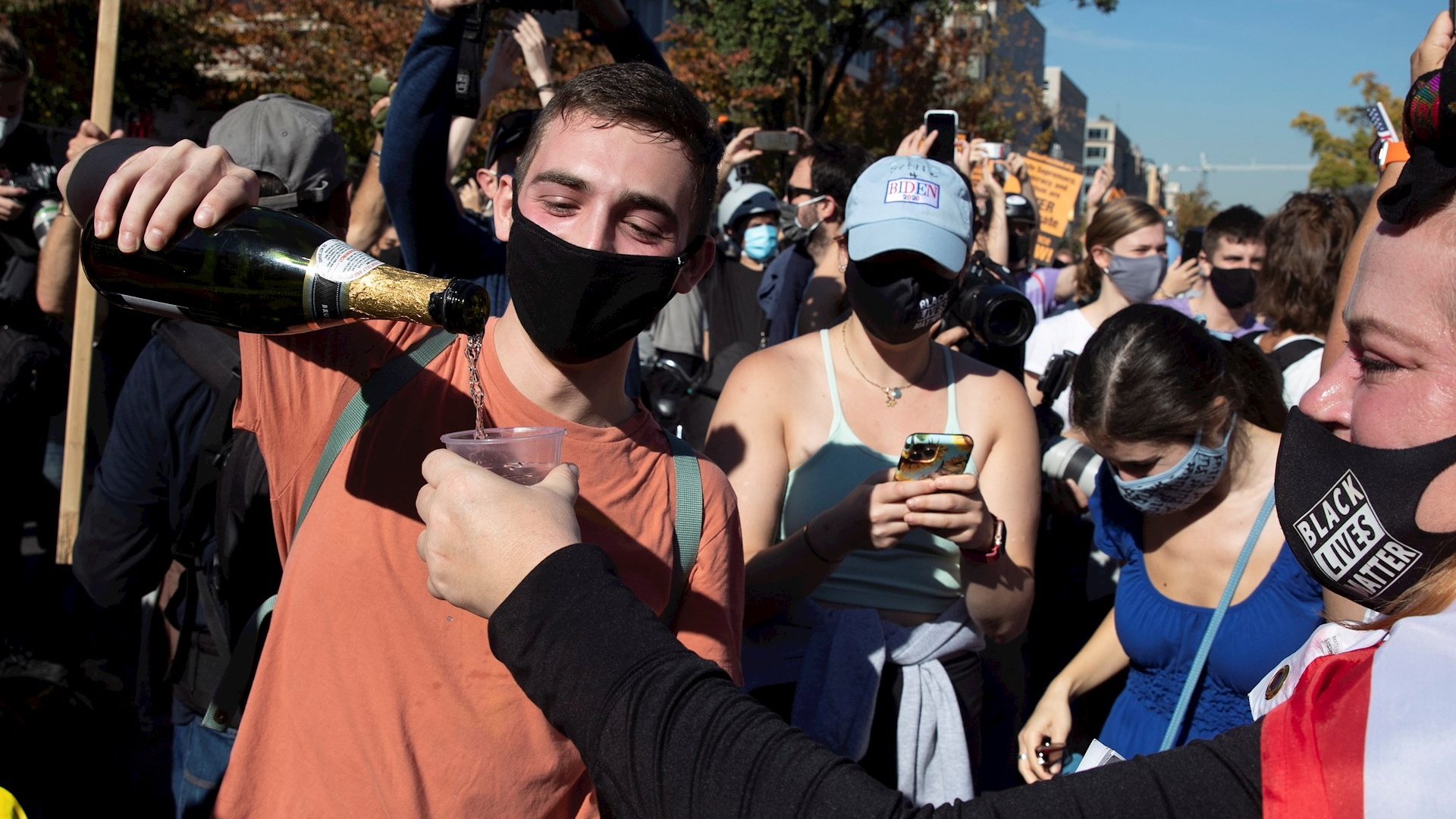 #FOTOS Así celebraron los estadounidenses la victoria de Joe Biden - joe-biden-celebracion-washington-triunfo-4